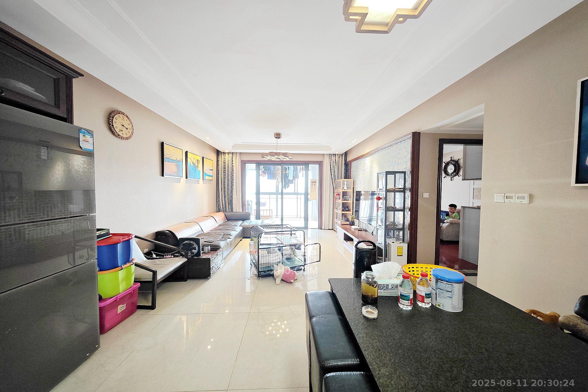 万博汇  3室2厅2卫    188.0万客厅