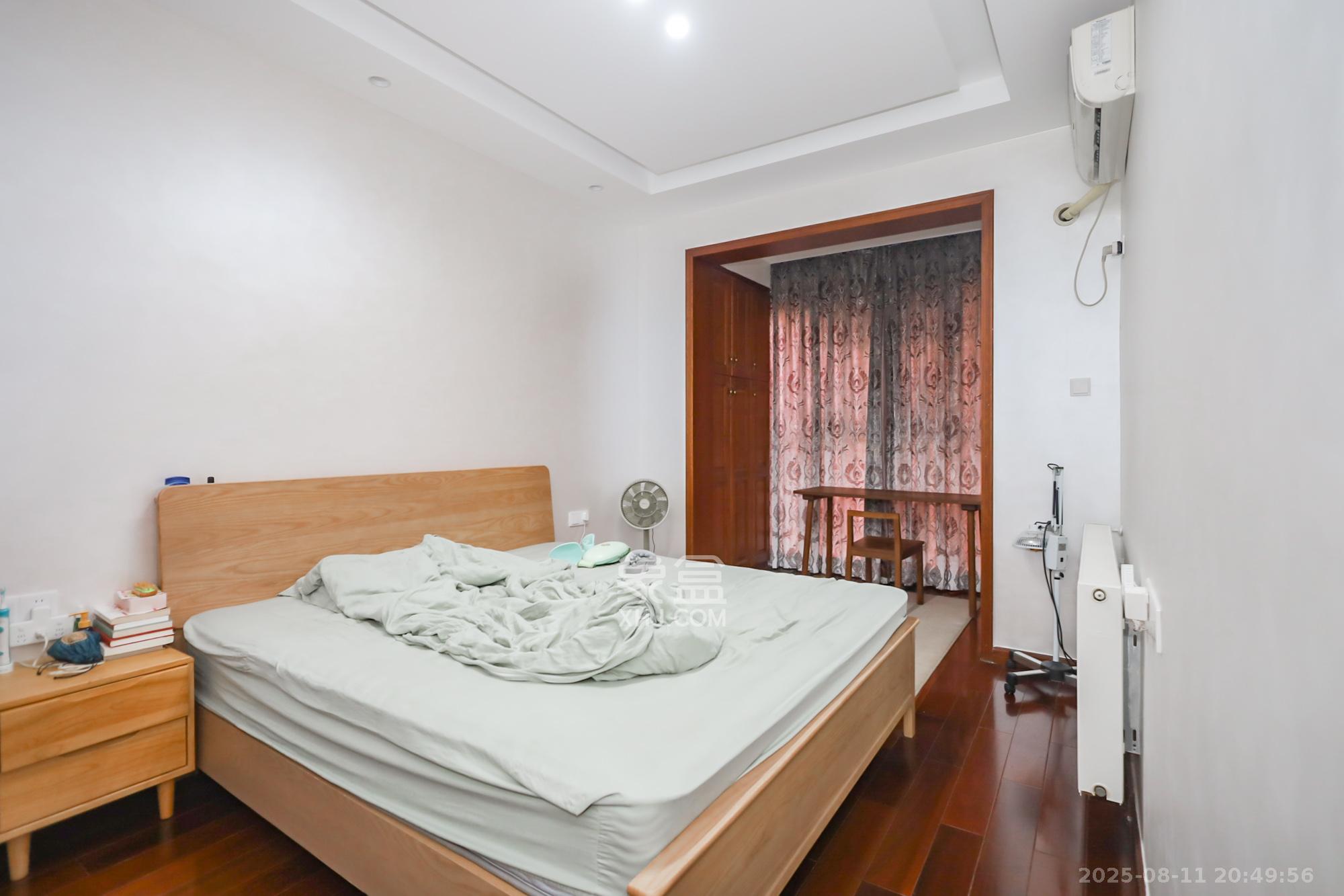 西山汇景一、二期  3室2厅2卫    196.0万 西山汇景一、二期  3室2厅2卫    196.0万卧室