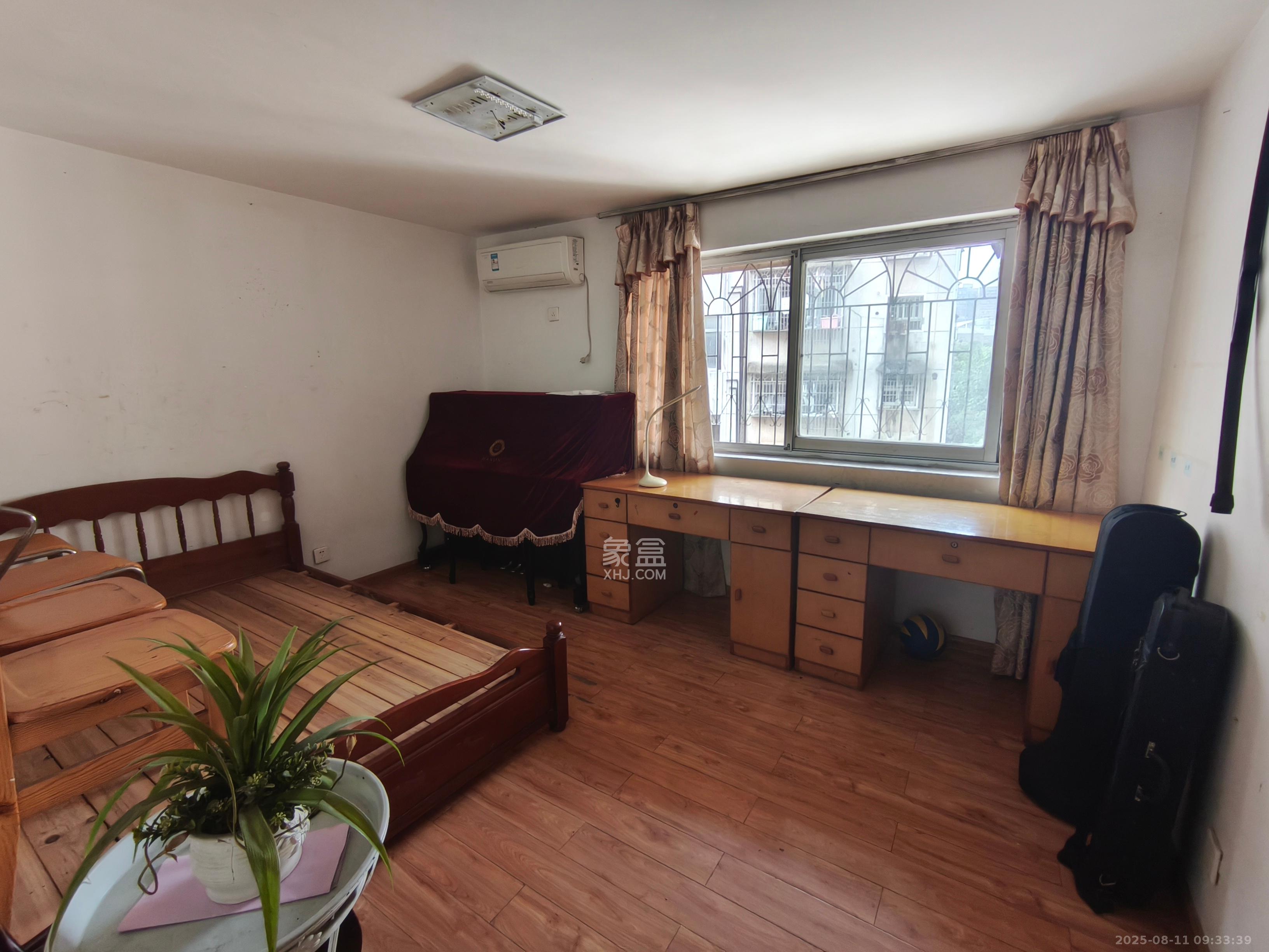 湘银公寓 5室2厅2卫 2500.0元/月 湘银公寓 5室2厅2卫 2500.0元/月室内图