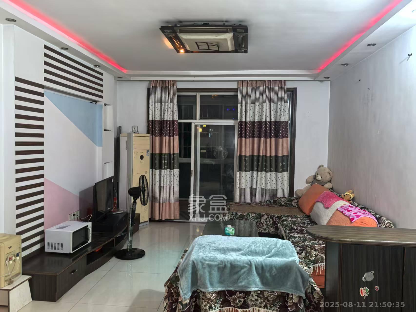 山水人家三期  3室2厅2卫    1800.0元/月室内图