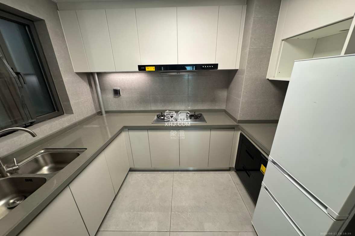 时代梅溪领峰  3室2厅2卫    3500.0元/月 时代梅溪领峰  3室2厅2卫    3500.0元/月室内图