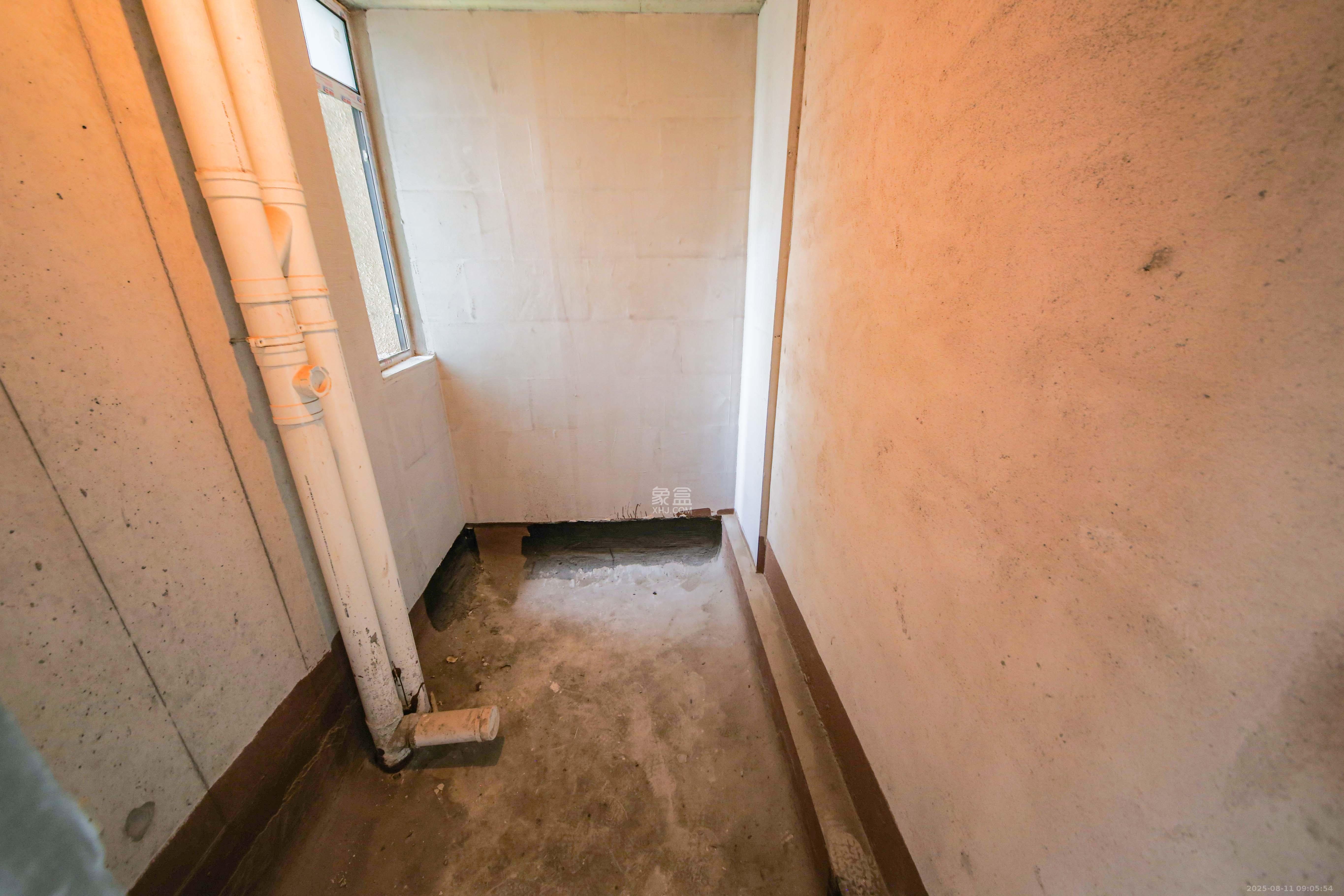 友谊青苑  5室2厅3卫    245.0万 友谊青苑  5室2厅3卫    245.0万卫生间