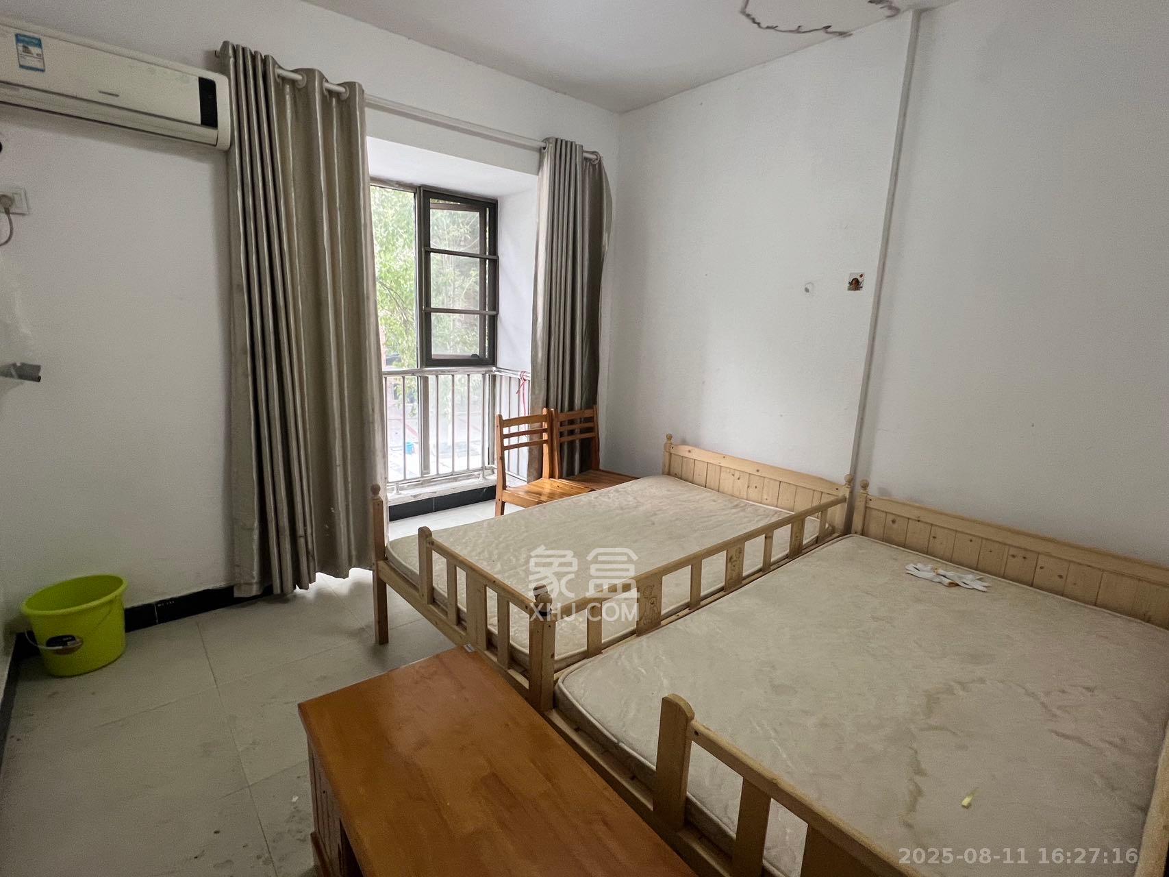 岳泰理想城 1室2厅1卫 2300.0元/月 岳泰理想城 1室2厅1卫 2300.0元/月室内图