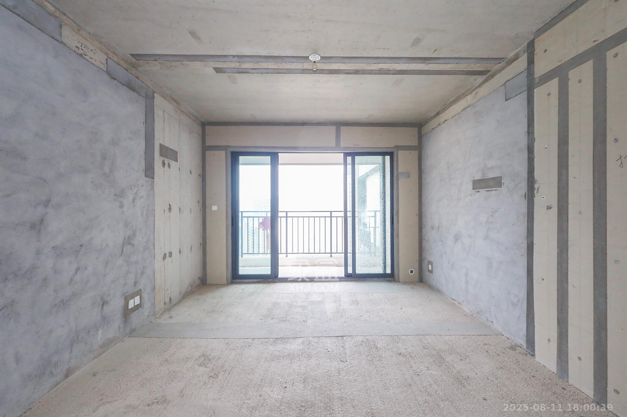 轨道中建麓江府  4室2厅2卫   199.00万
