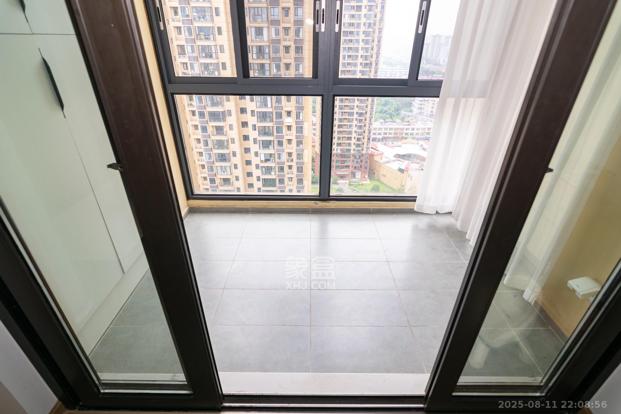 美的翰城 3室2厅2卫 73.8万 美的翰城 3室2厅2卫 73.8万阳台