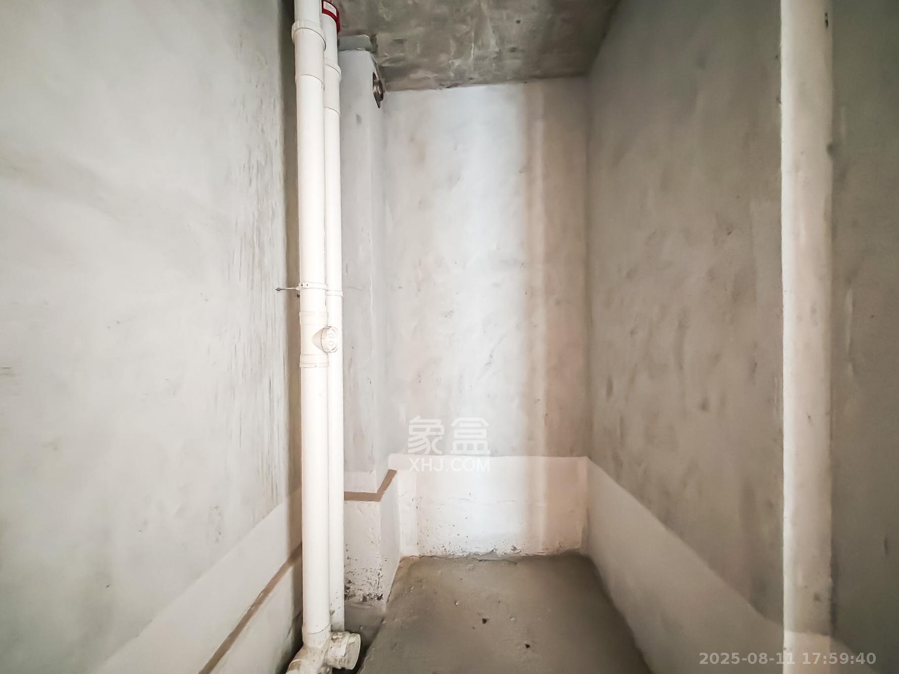 湘江壹号五期  4室2厅3卫    238.0万 湘江壹号五期  4室2厅3卫    238.0万卫生间