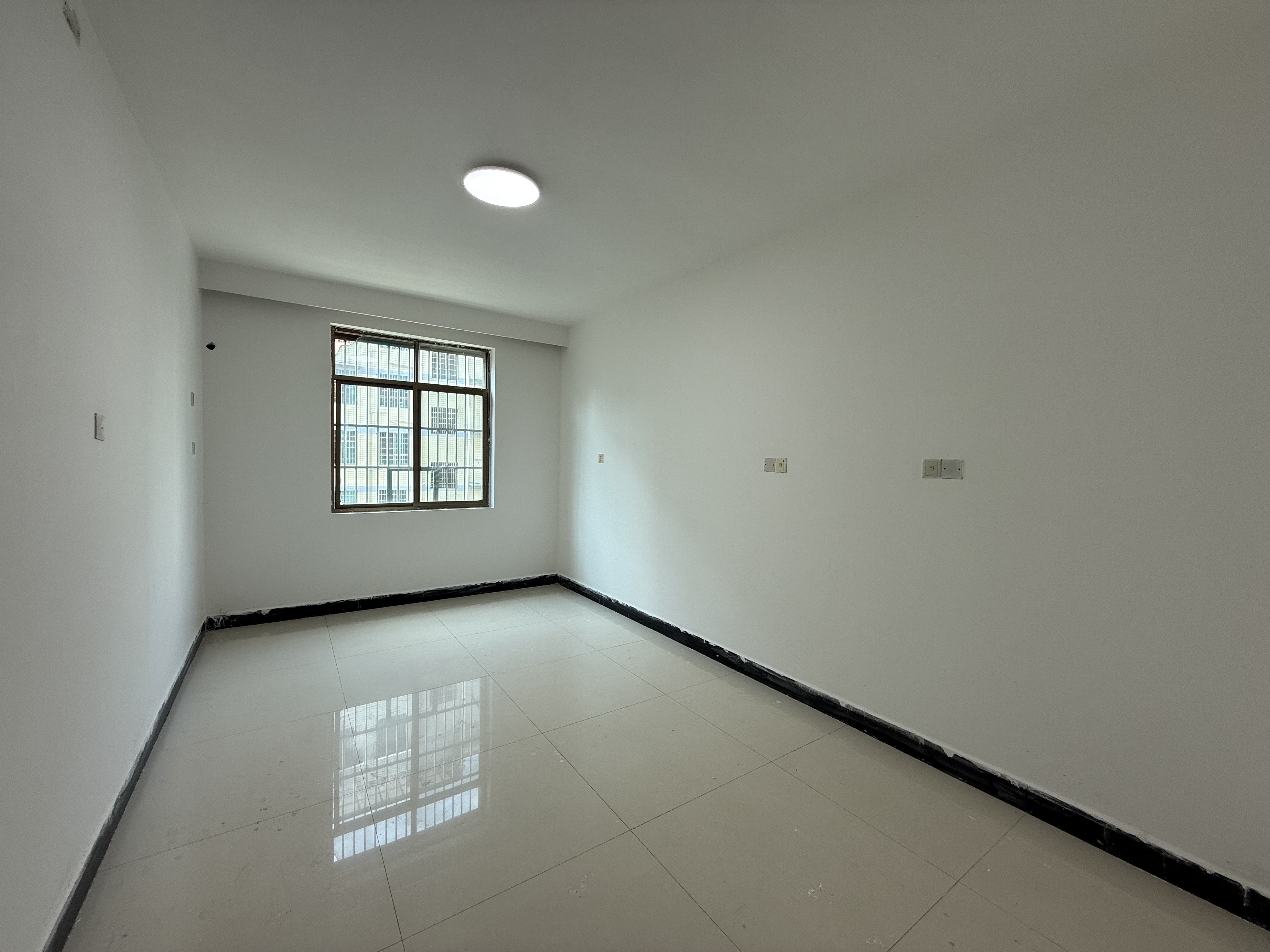 宏泰阳光家园 3室2厅2卫 45.8万 宏泰阳光家园 3室2厅2卫 45.8万客厅