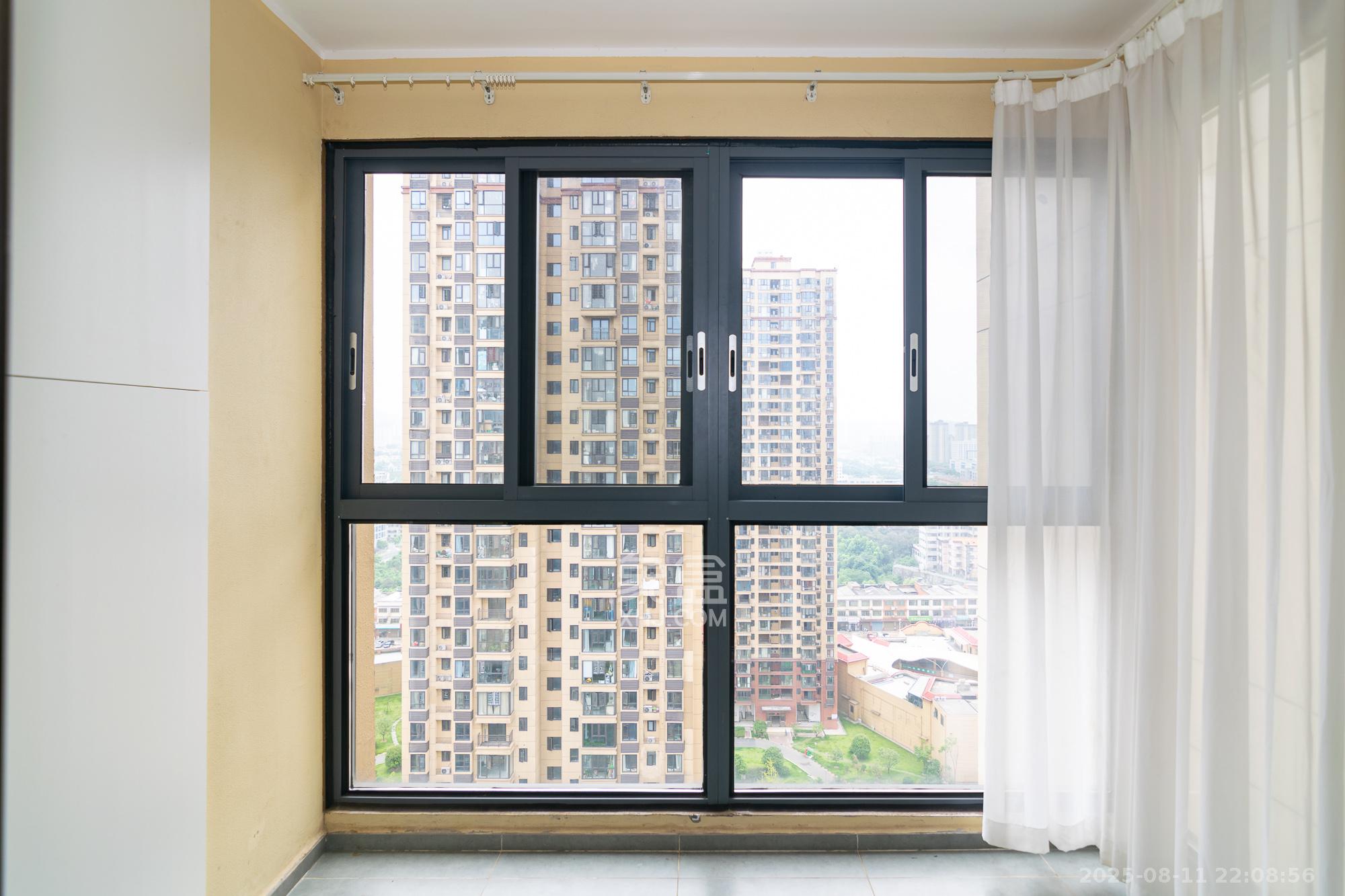 美的翰城 3室2厅2卫 73.8万 美的翰城 3室2厅2卫 73.8万阳台