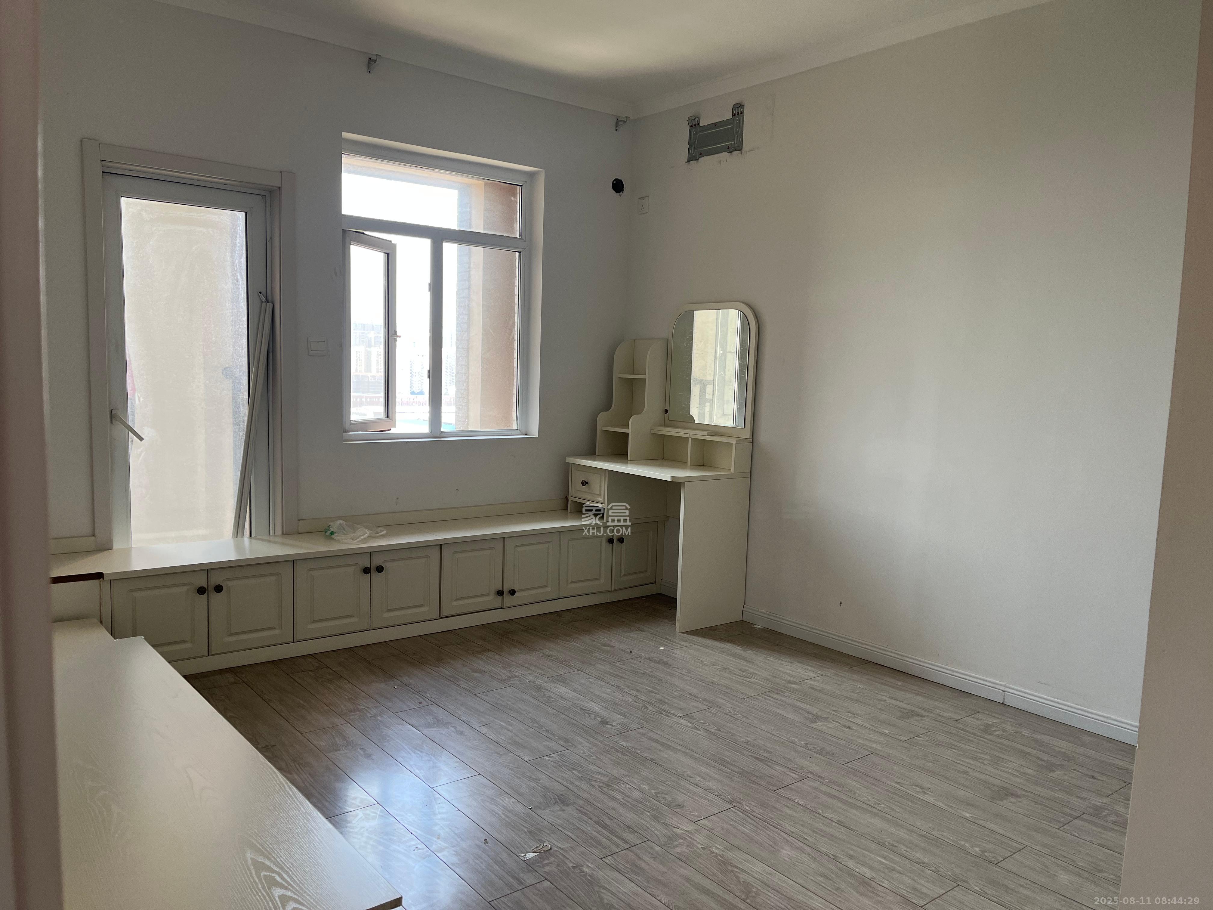 三一街区  4室2厅2卫    1800.0元/月 三一街区  4室2厅2卫    1800.0元/月室内图