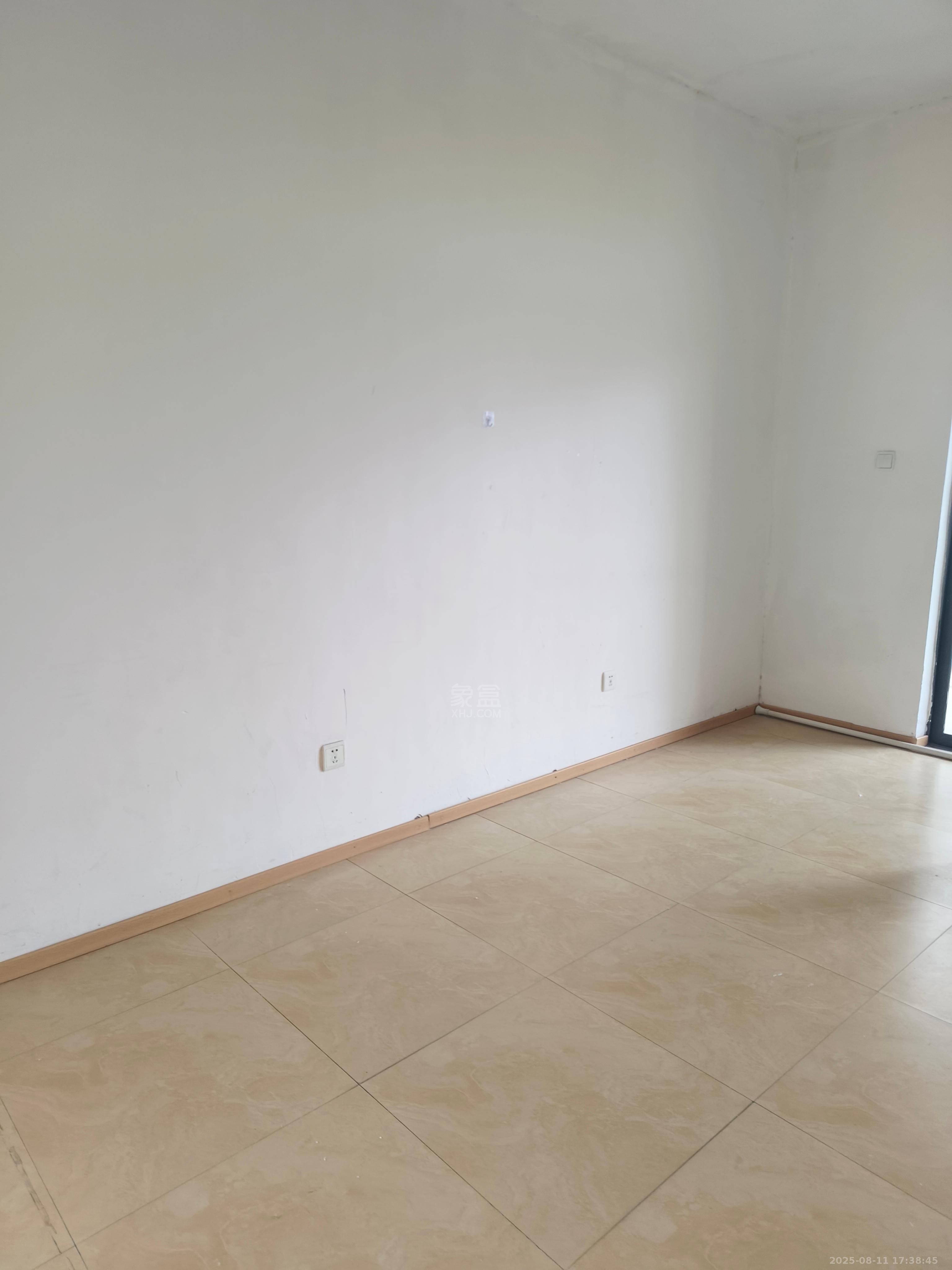 近水楼台 3室2厅2卫 1500.0元/月 近水楼台 3室2厅2卫 1500.0元/月室内图