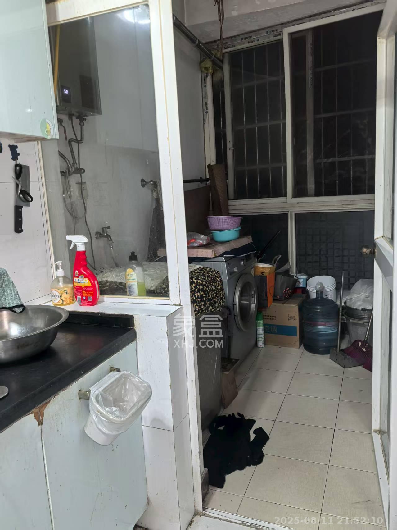 山水人家三期  3室2厅2卫    1800.0元/月室内图