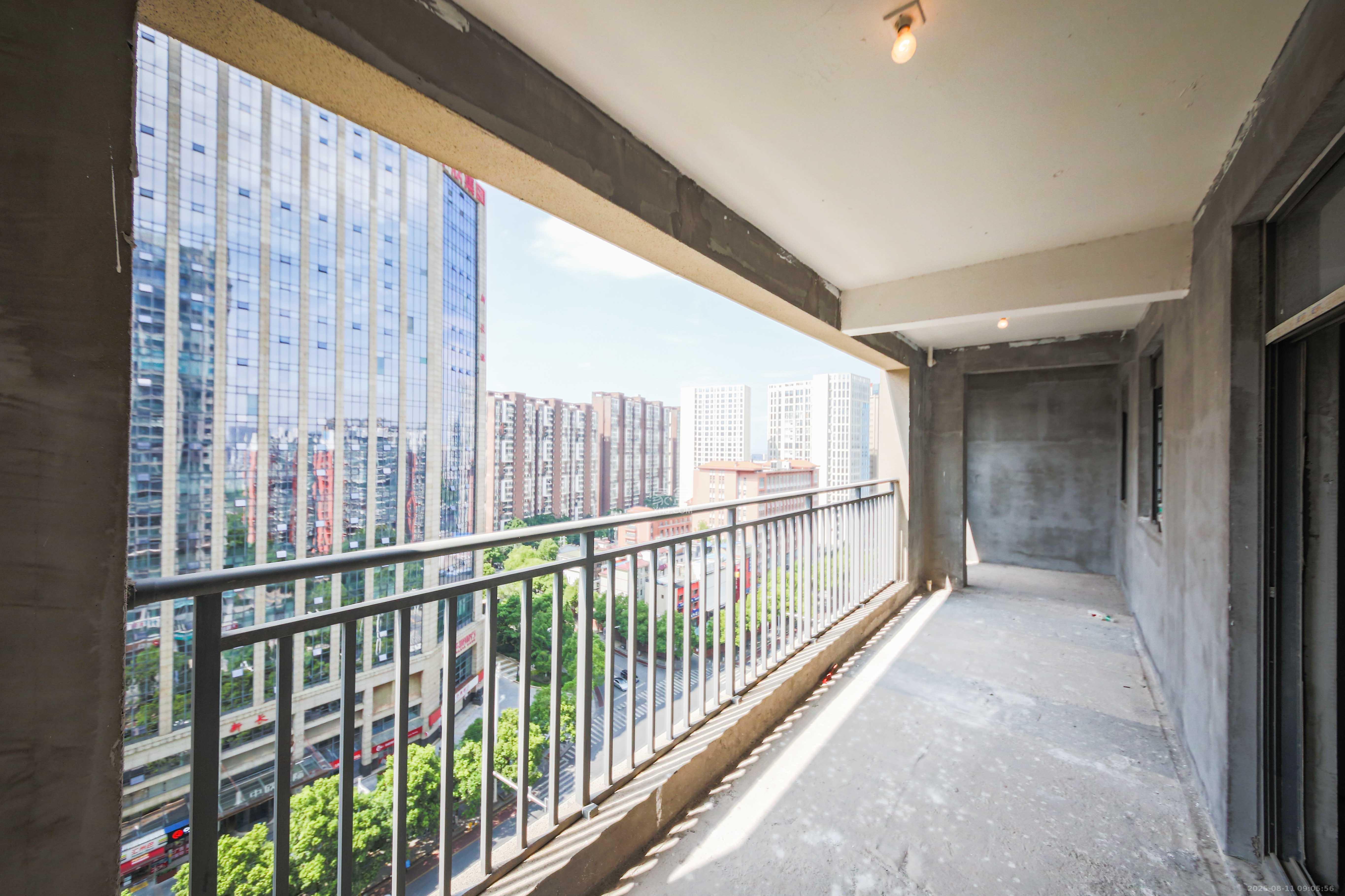 友谊青苑  5室2厅3卫    245.0万 友谊青苑  5室2厅3卫    245.0万阳台