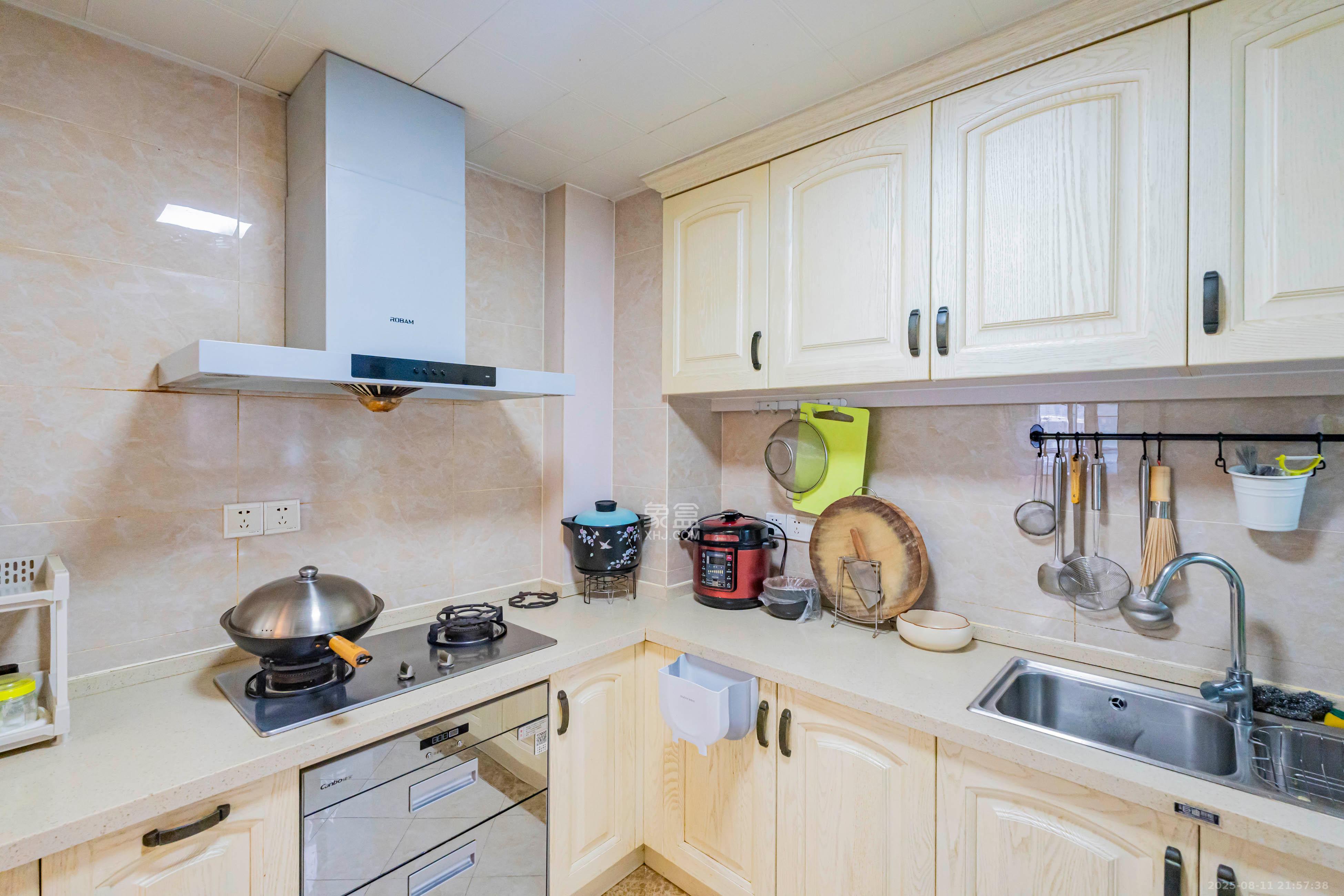 华盛新外滩  2室2厅1卫    108.0万厨房