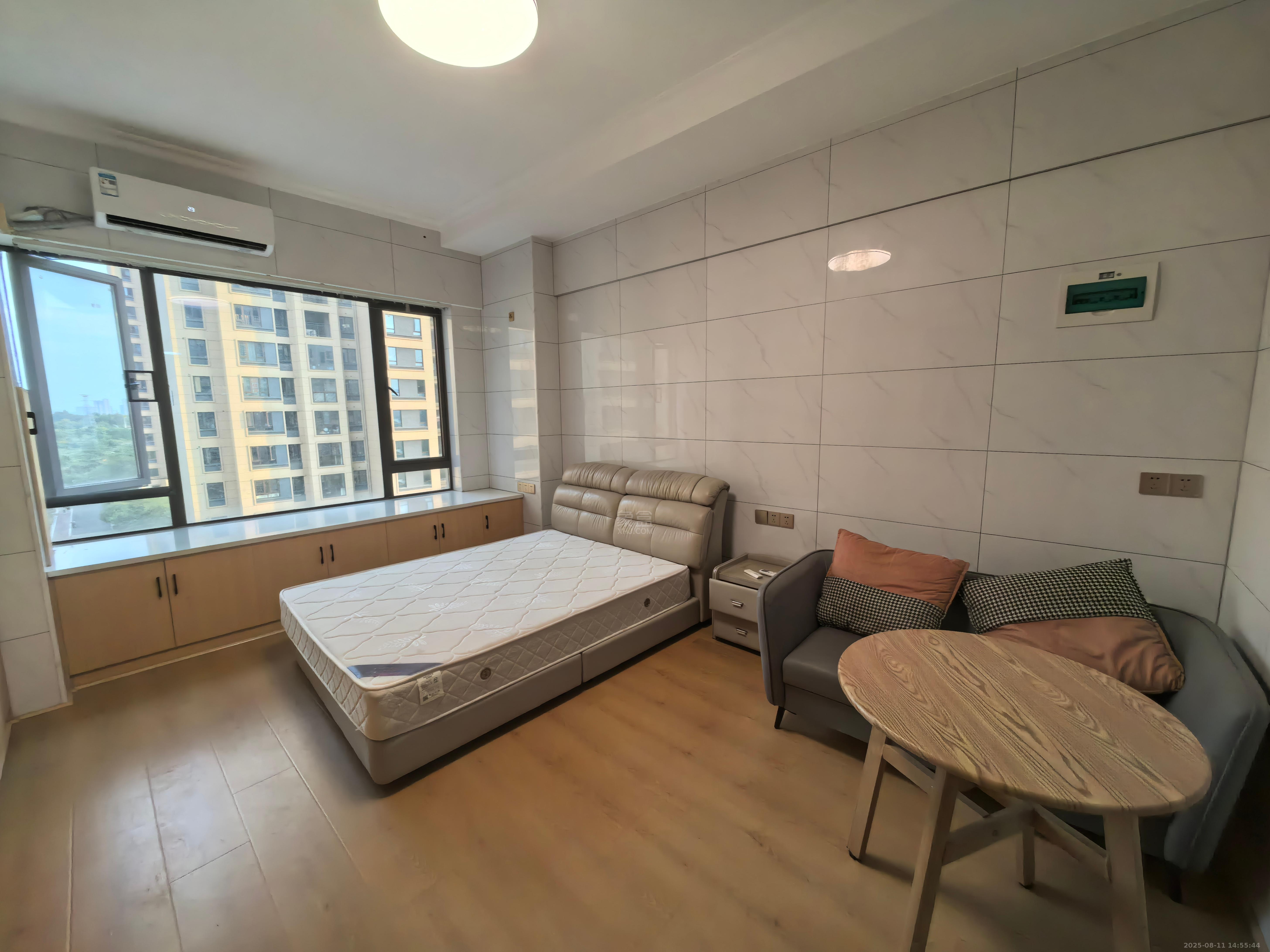 城发翰林府 1室1厅1卫 1300.0元/月 城发翰林府 1室1厅1卫 1300.0元/月室内图