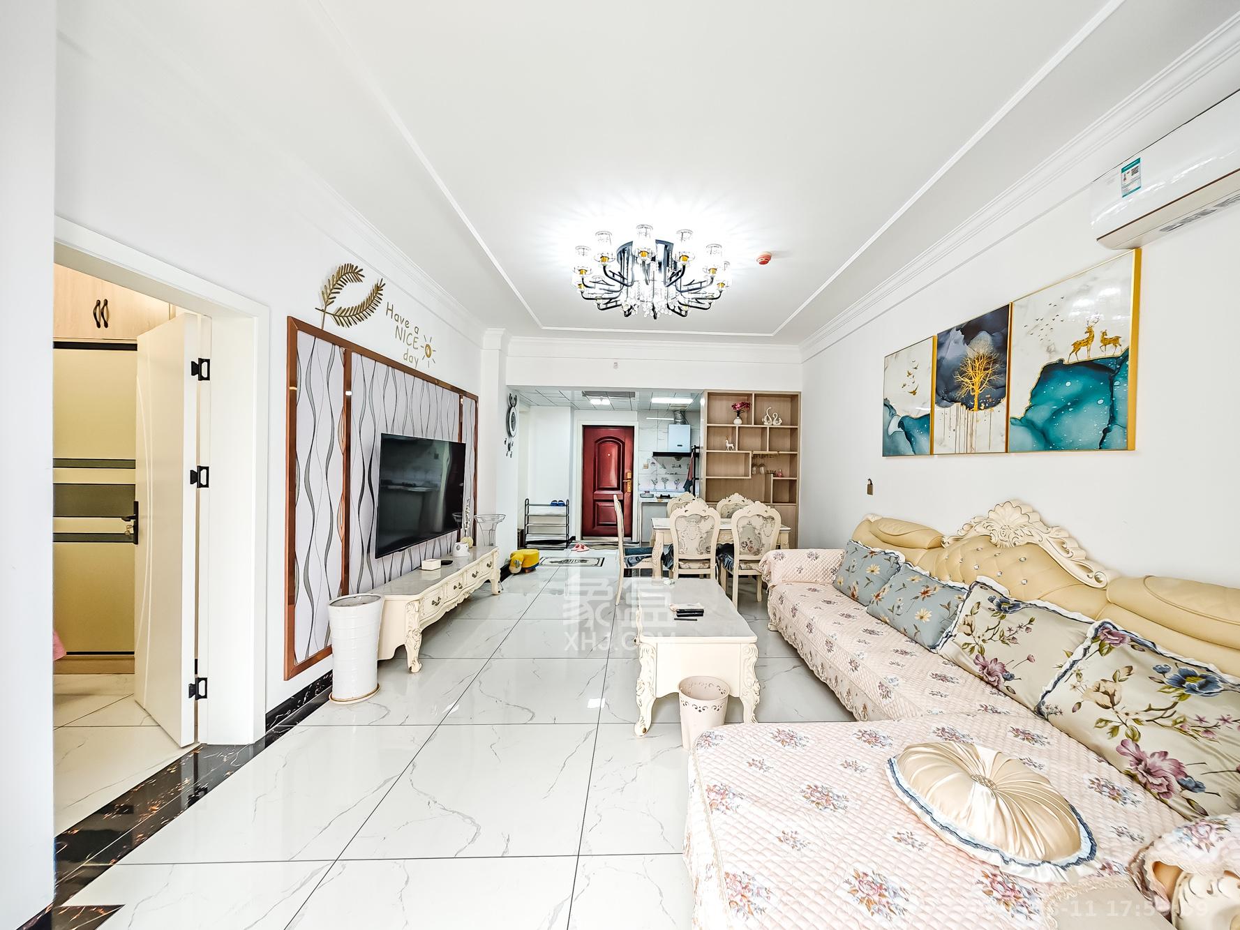 钱隆世家  2室2厅1卫    68.0万客厅