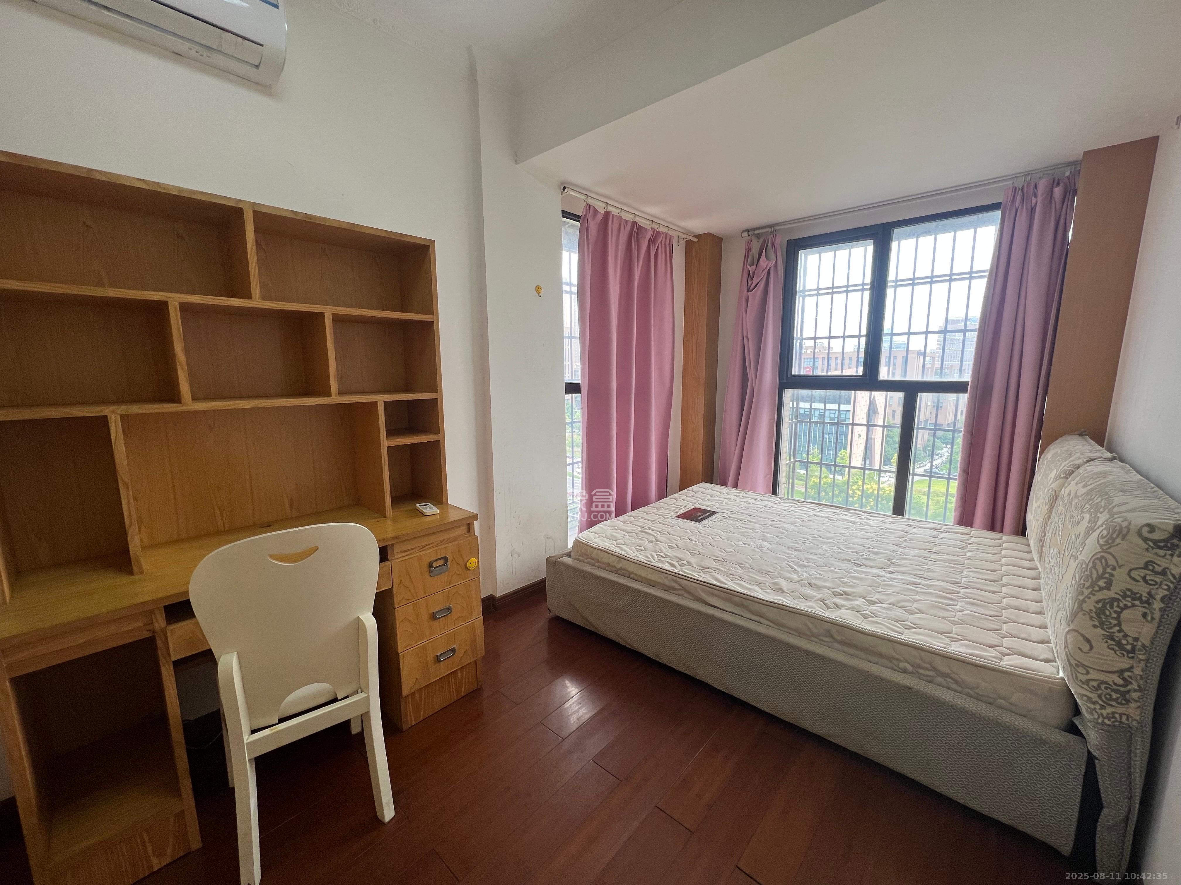 保利麓谷林语E区  3室2厅1卫   2300.00元/月室内图