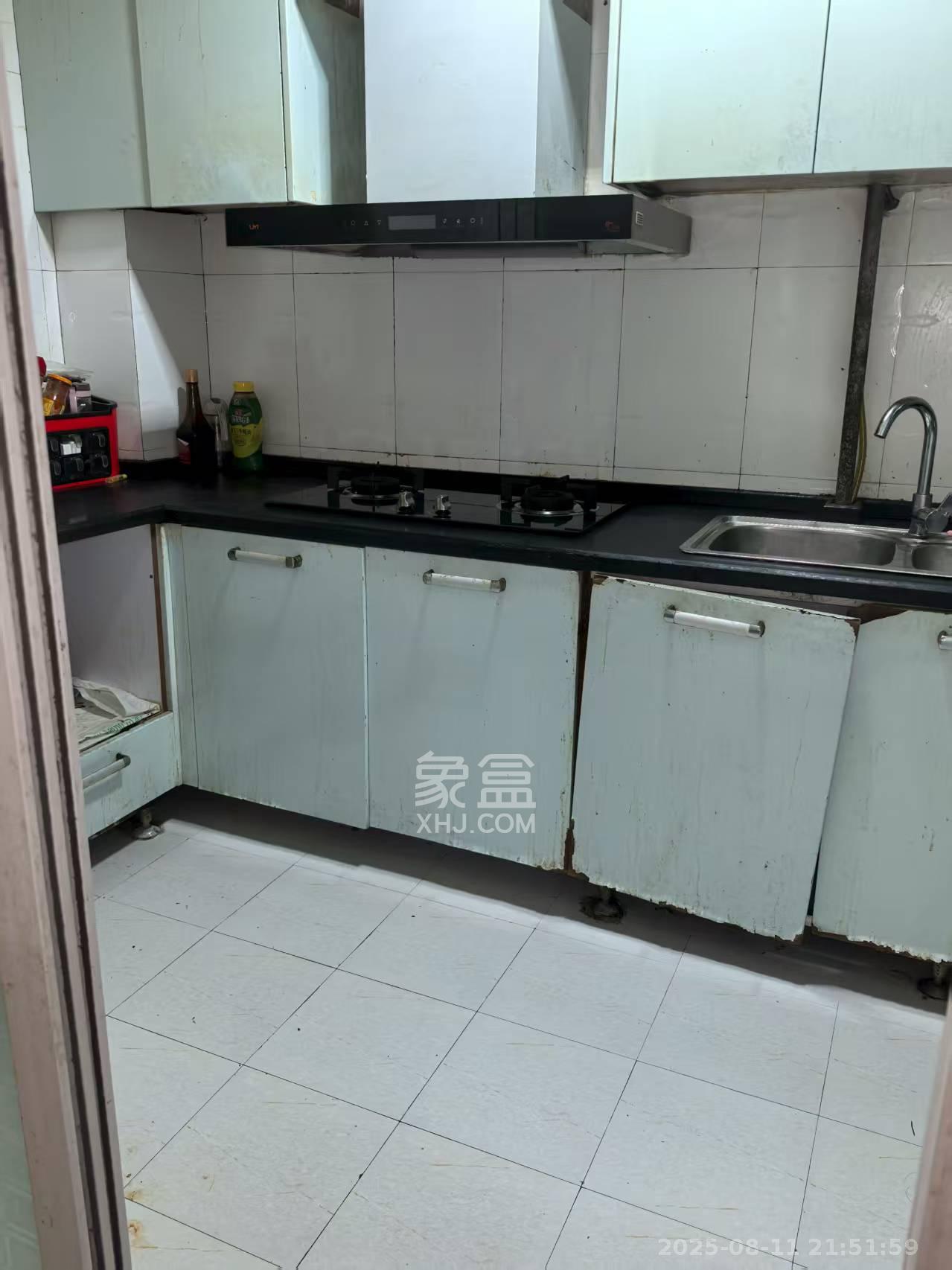 山水人家三期  3室2厅2卫    1800.0元/月室内图