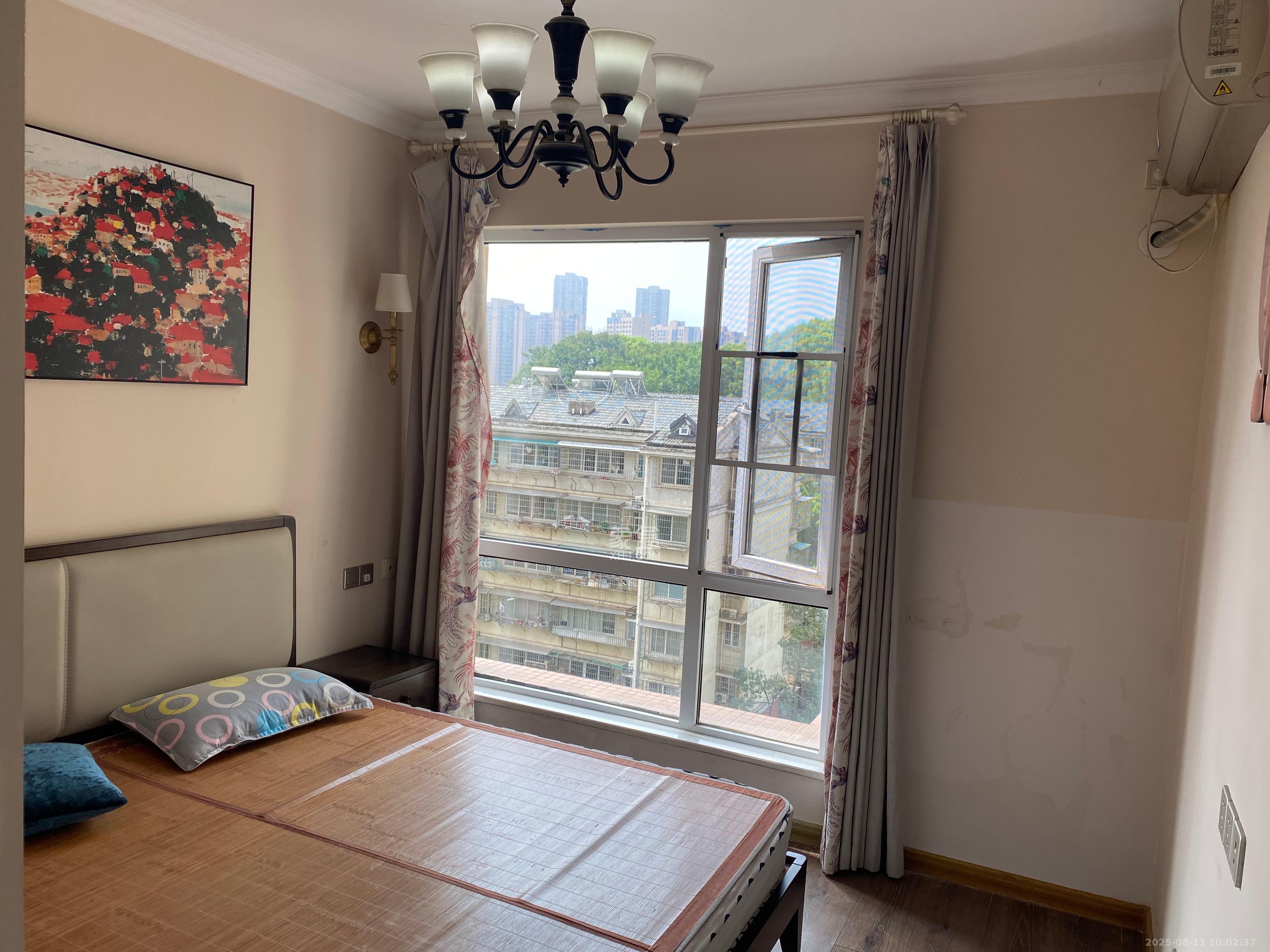 蓝光幸福满庭  4室2厅2卫    2800.0元/月室内图