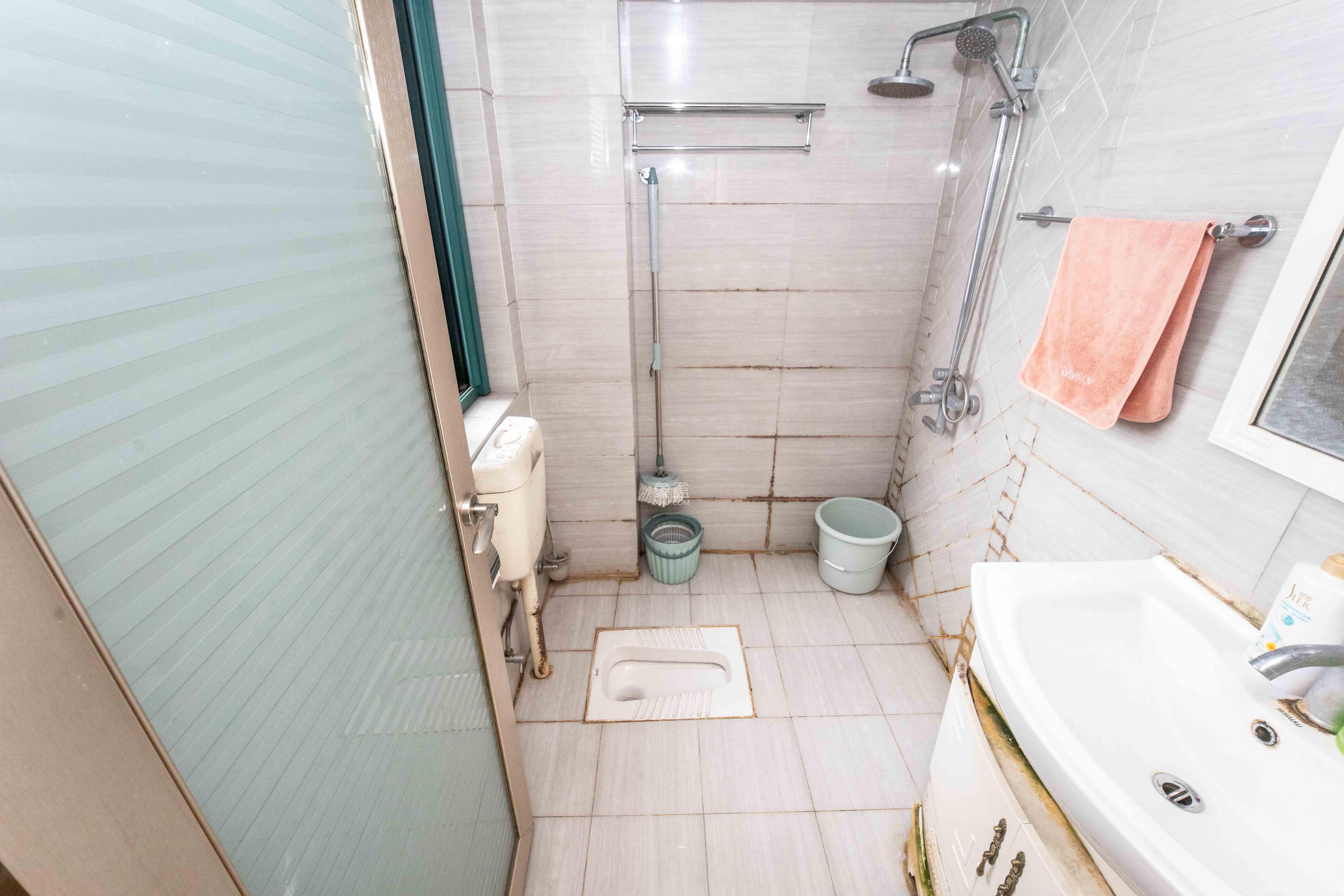 东玺门  3室2厅2卫    118.0万 东玺门  3室2厅2卫    118.0万卫生间