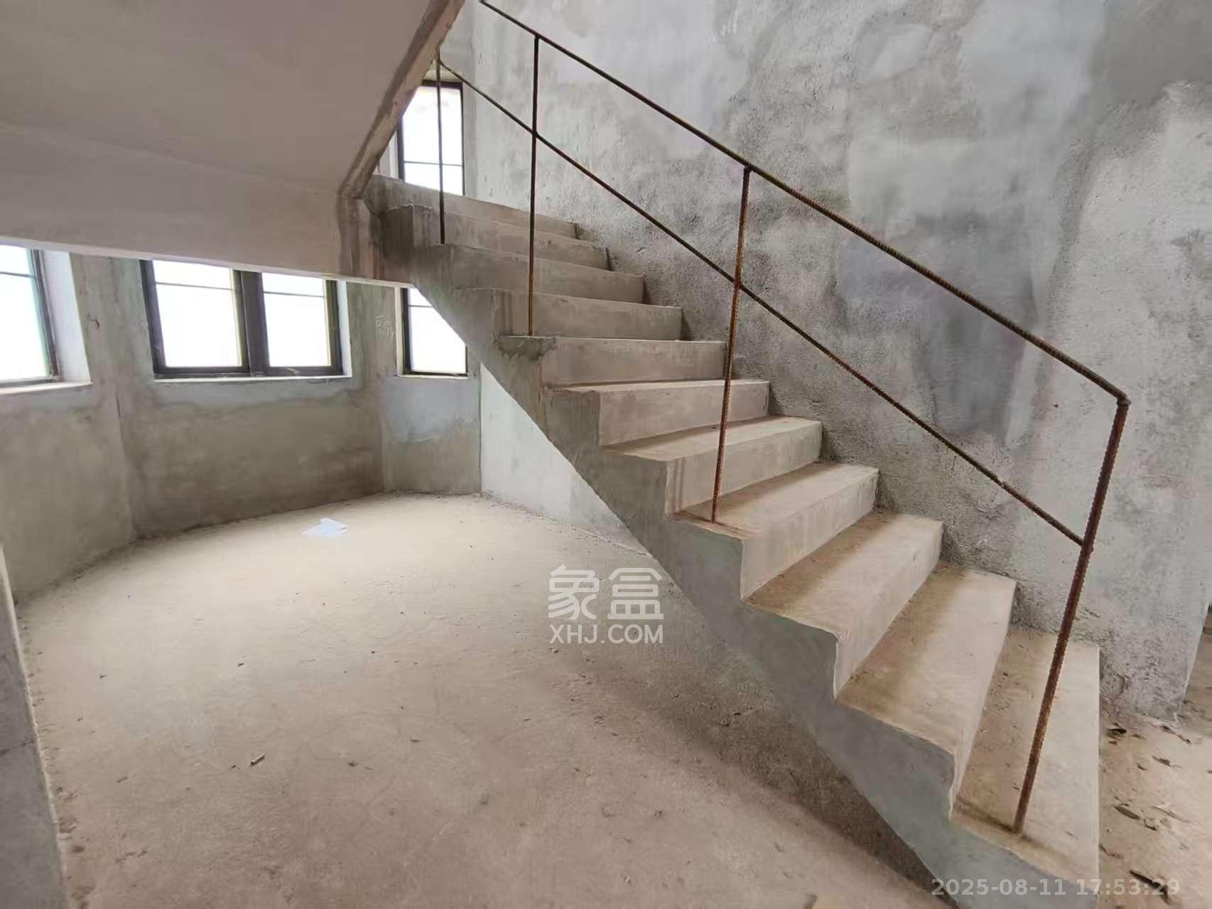 中粮北纬28°别墅  8室4厅4卫   8000.00元/月室内图