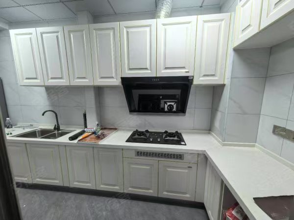 鸿星新天地  4室2厅2卫    2500.0元/月室内图