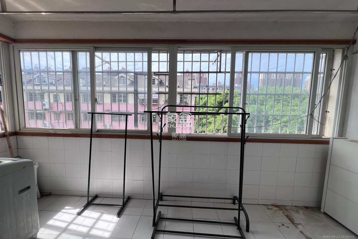 湘樟园小区(湘樟家园)  4室2厅1卫    1800.0元/月 湘樟园小区(湘樟家园)  4室2厅1卫    1800.0元/月室内图