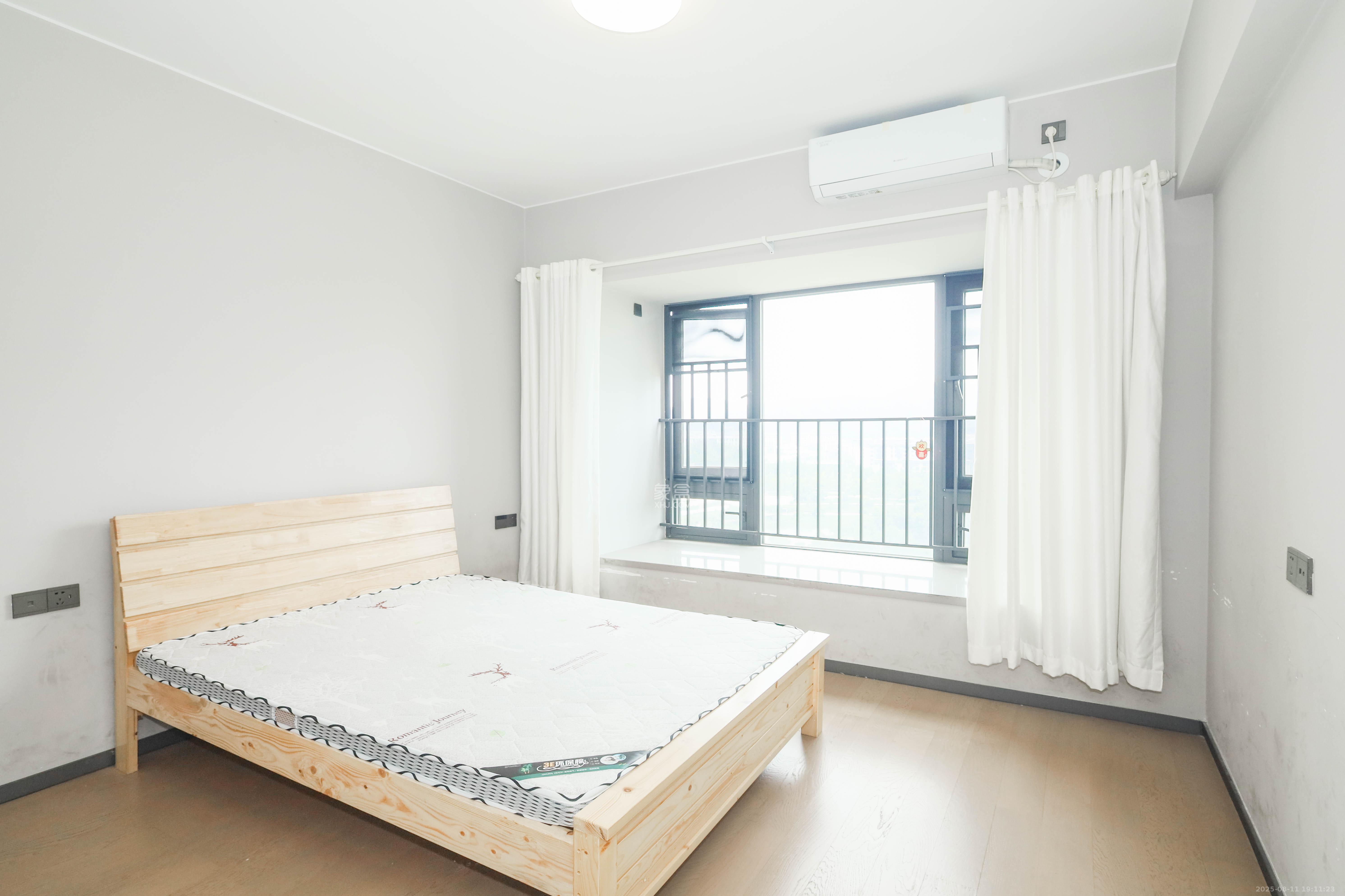 时代梅溪领峰  4室2厅2卫   3500.00元/月室内图