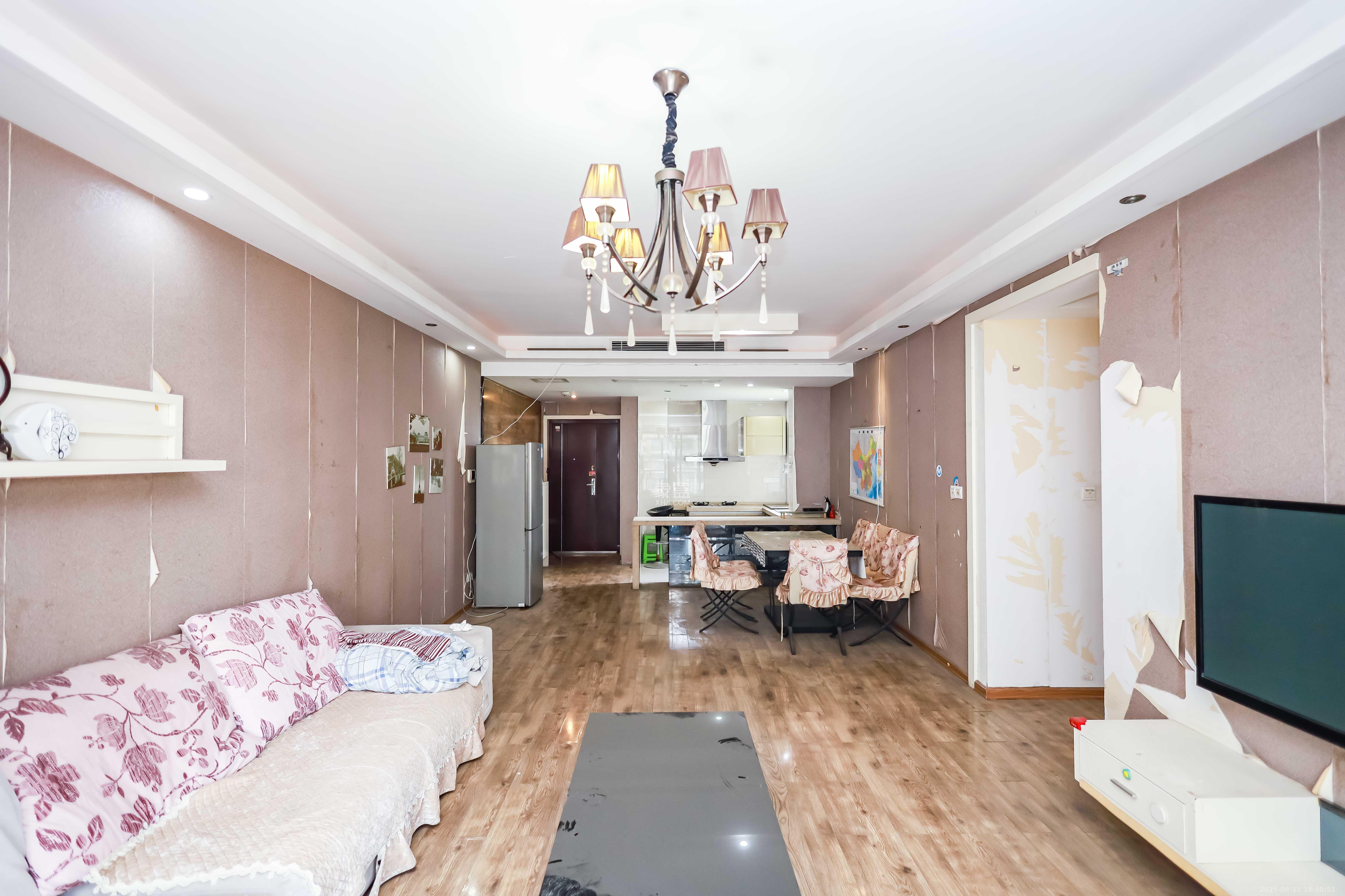 莱茵城  3室2厅2卫    108.0万 莱茵城  3室2厅2卫    108.0万客厅