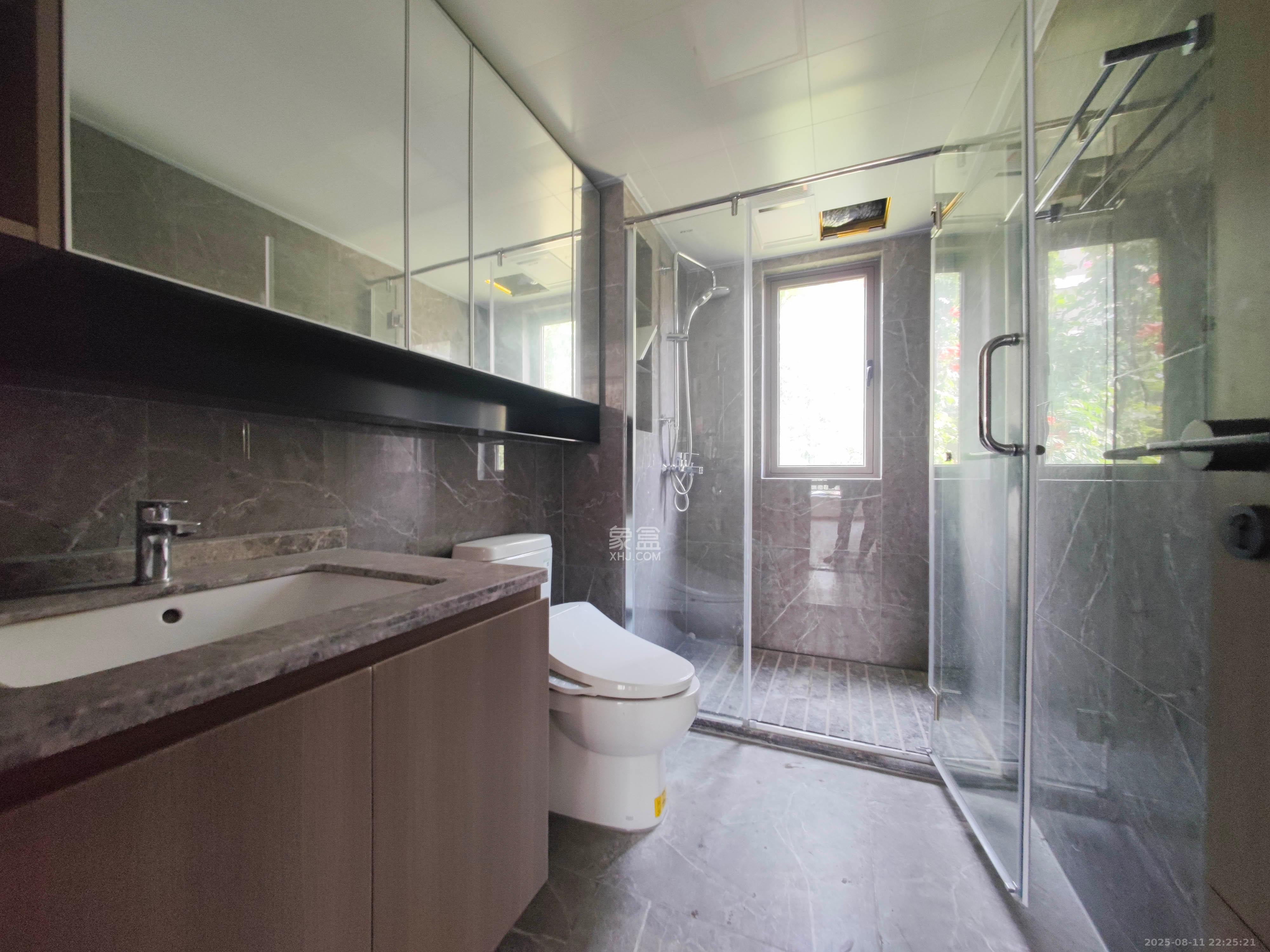 弘阳阳光城天宸府  4室2厅2卫    196.0万卫生间