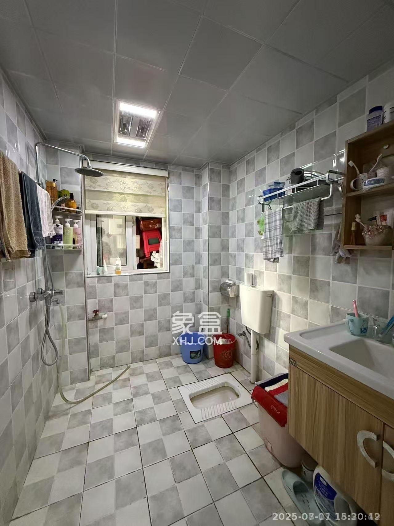 山水湾  3室2厅2卫   2600.00元/月室内图