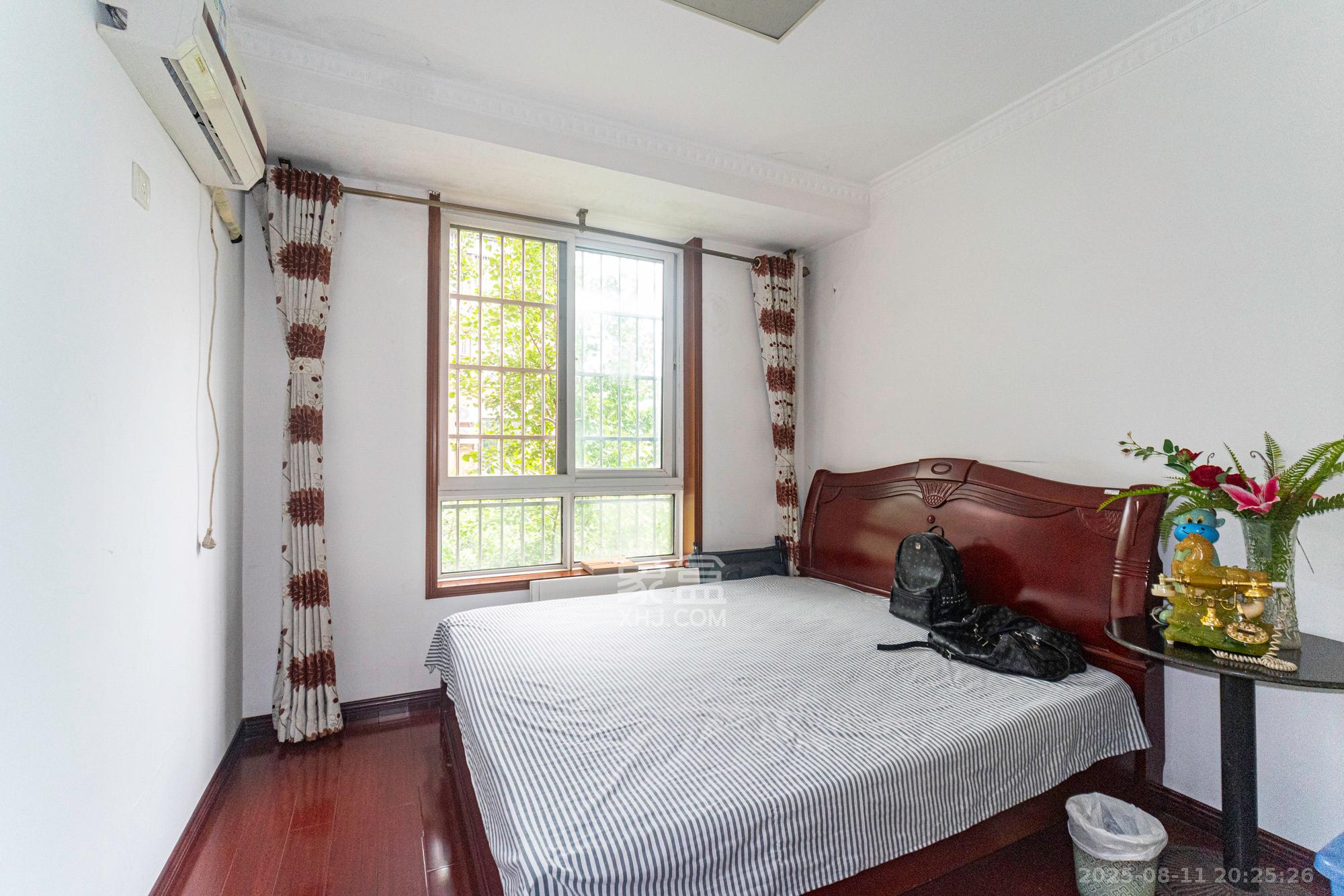 山水湾 3室2厅2卫 75.8万 山水湾 3室2厅2卫 75.8万卧室