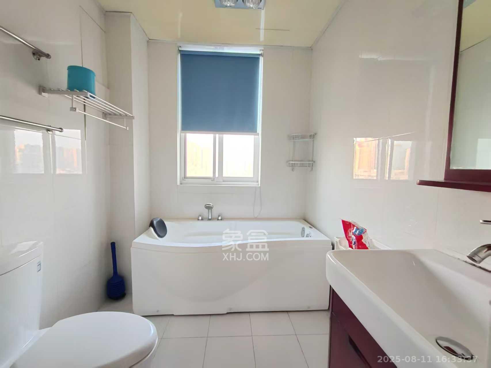 东门壹号家园 4室2厅2卫 3200.0元/月 东门壹号家园 4室2厅2卫 3200.0元/月室内图