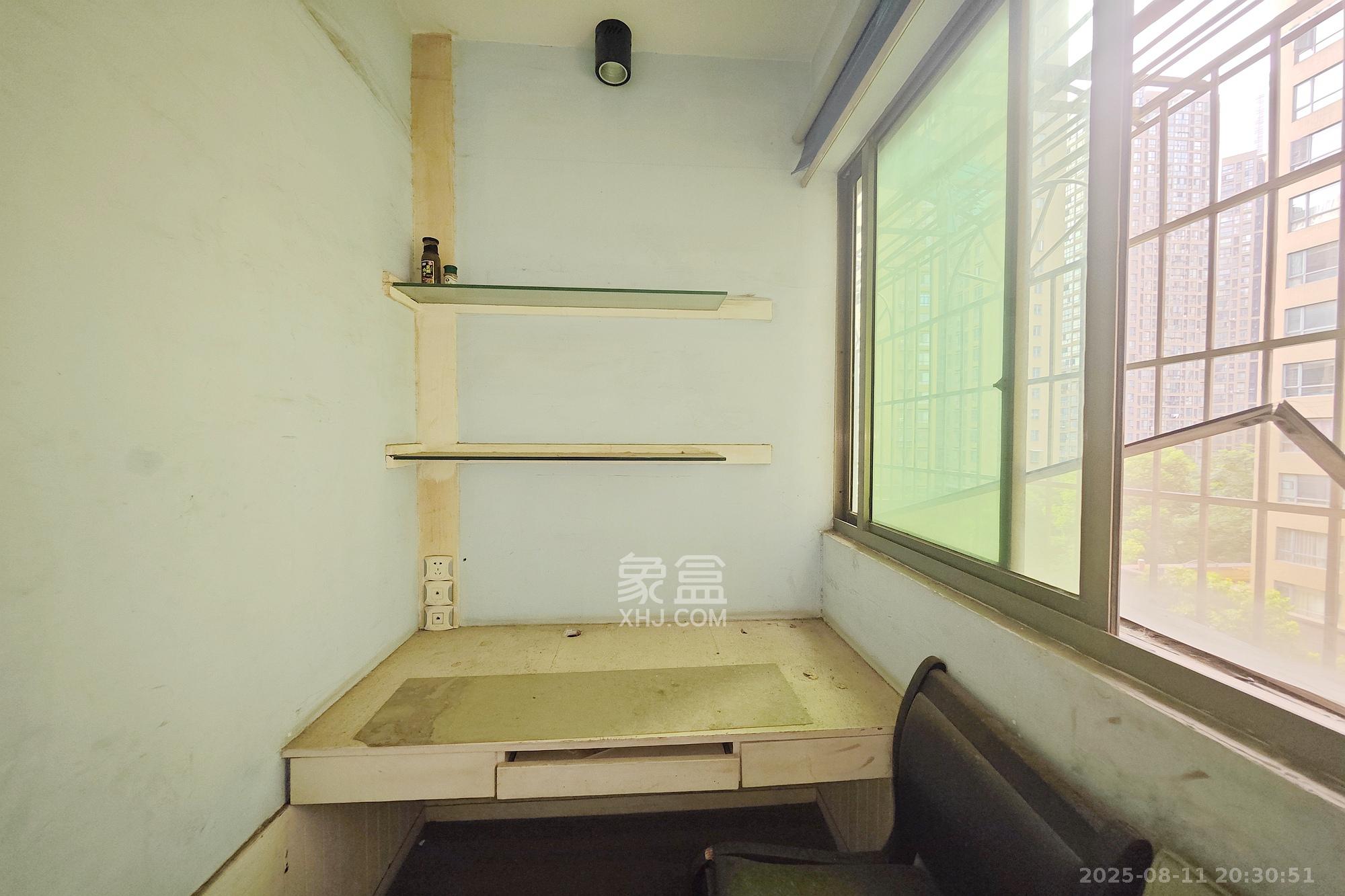 宏轩花苑 3室2厅1卫 95.0万 宏轩花苑 3室2厅1卫 95.0万阳台