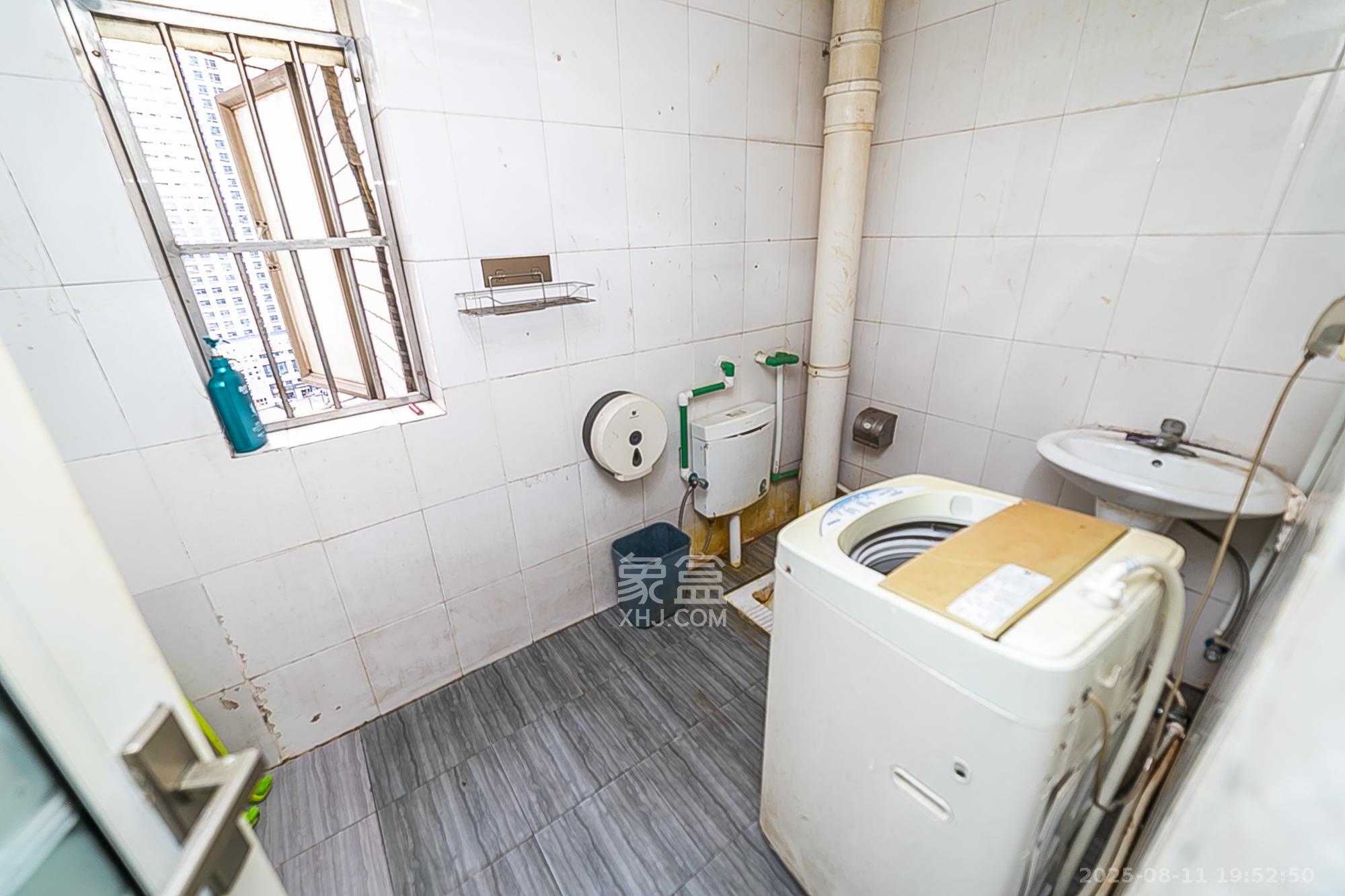 裕南大厦  4室2厅1卫    130.0万卫生间