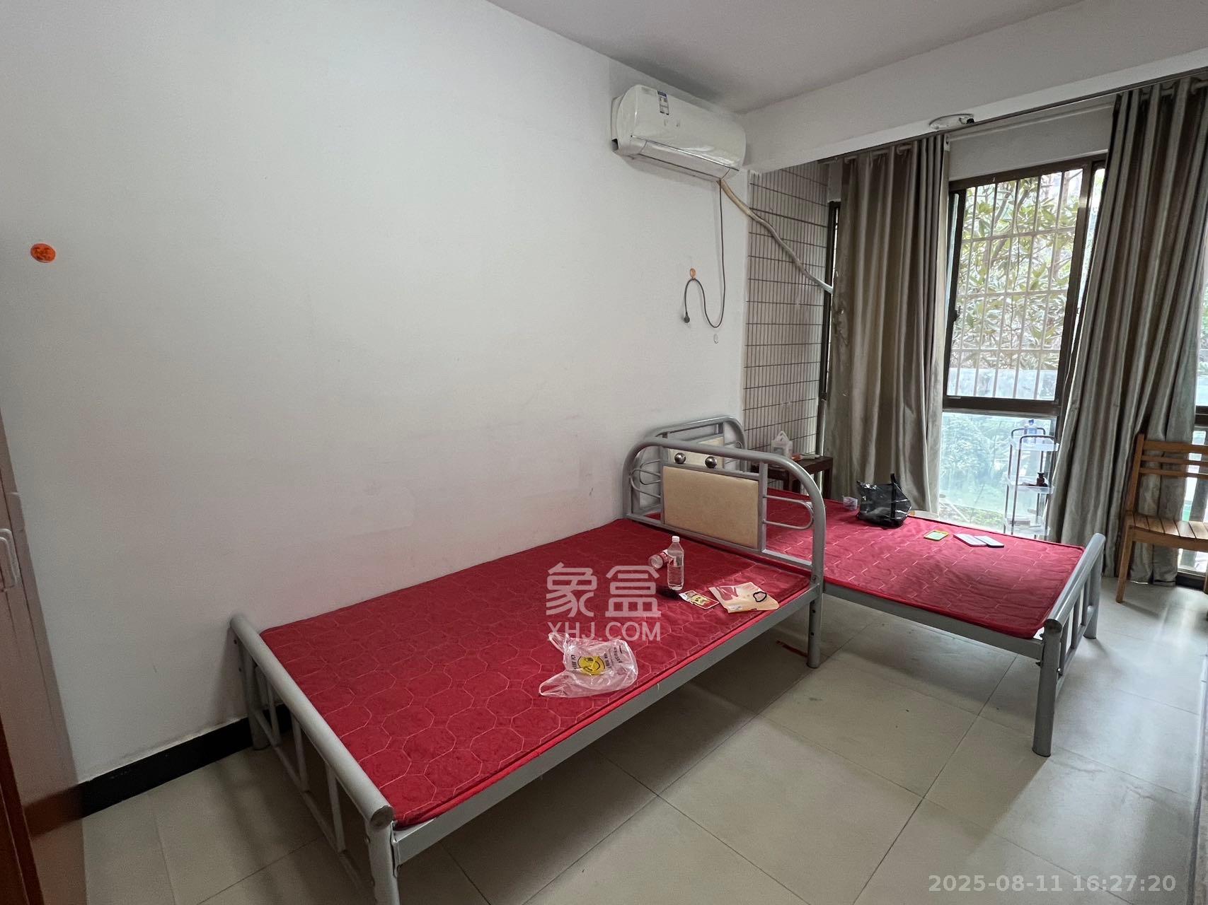 岳泰理想城  1室2厅1卫    2300.0元/月室内图