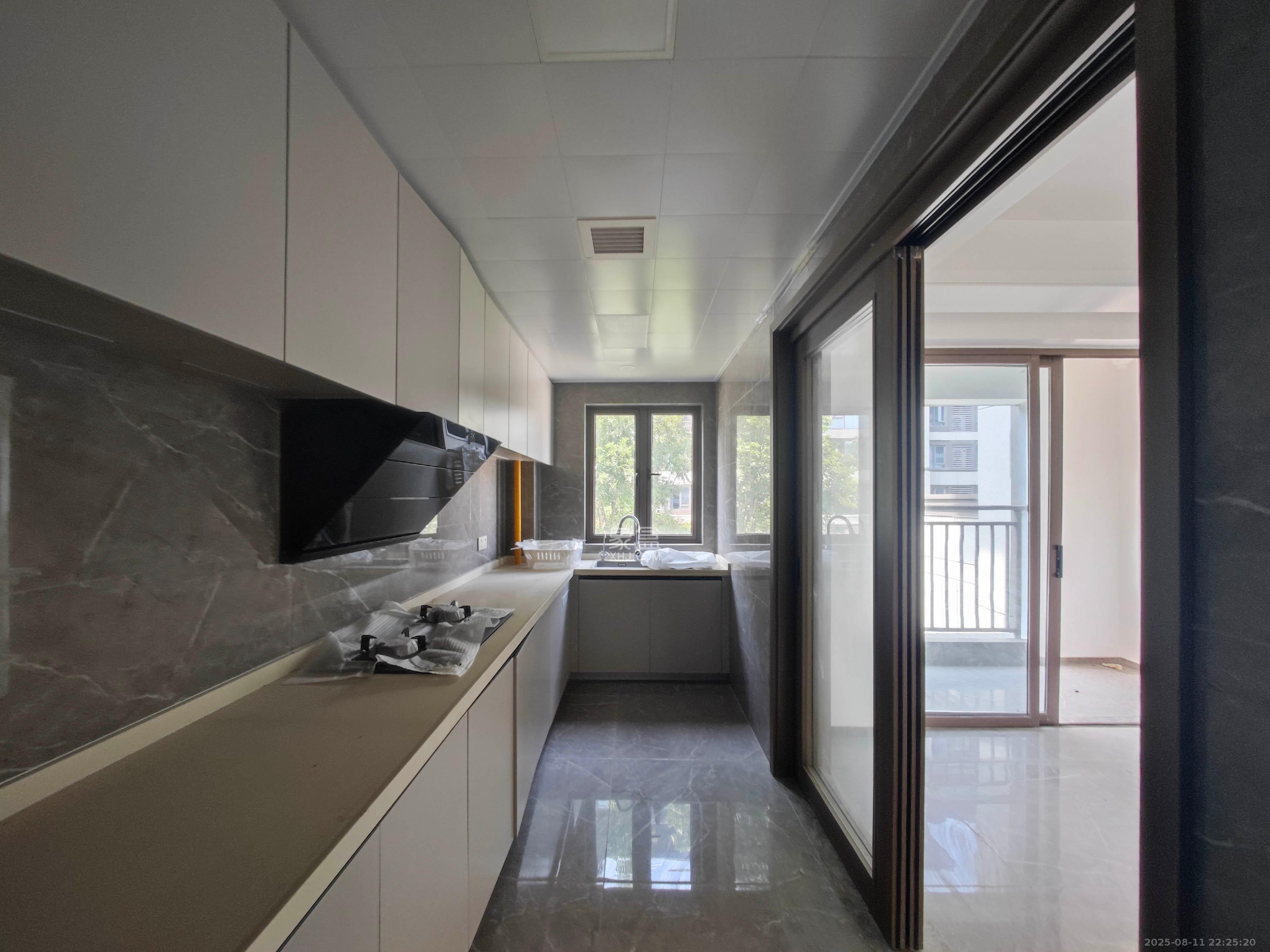 弘阳阳光城天宸府  4室2厅2卫    196.0万其他