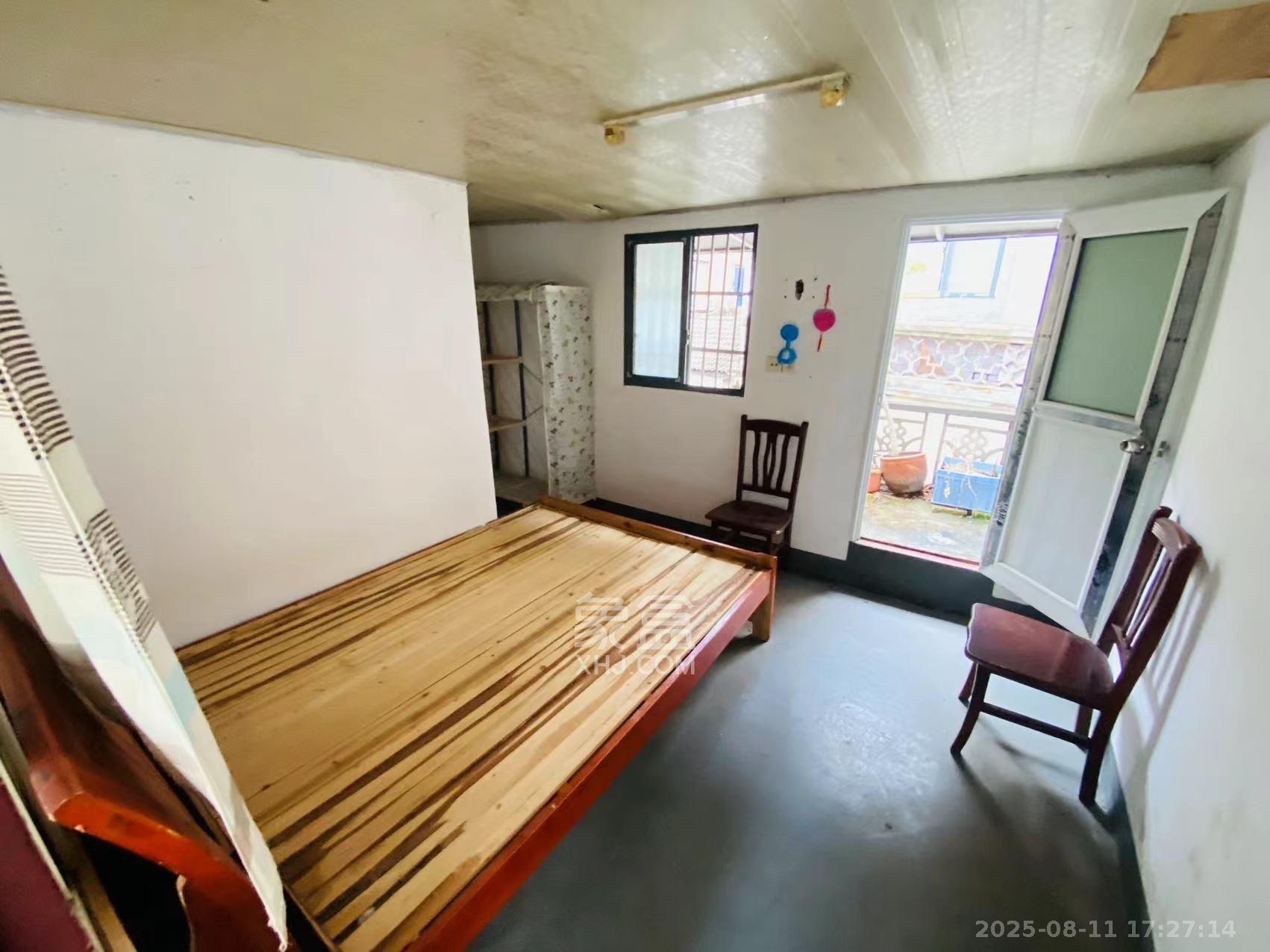 上碧湘街散盘 2室1厅1卫 1300.0元/月 上碧湘街散盘 2室1厅1卫 1300.0元/月室内图