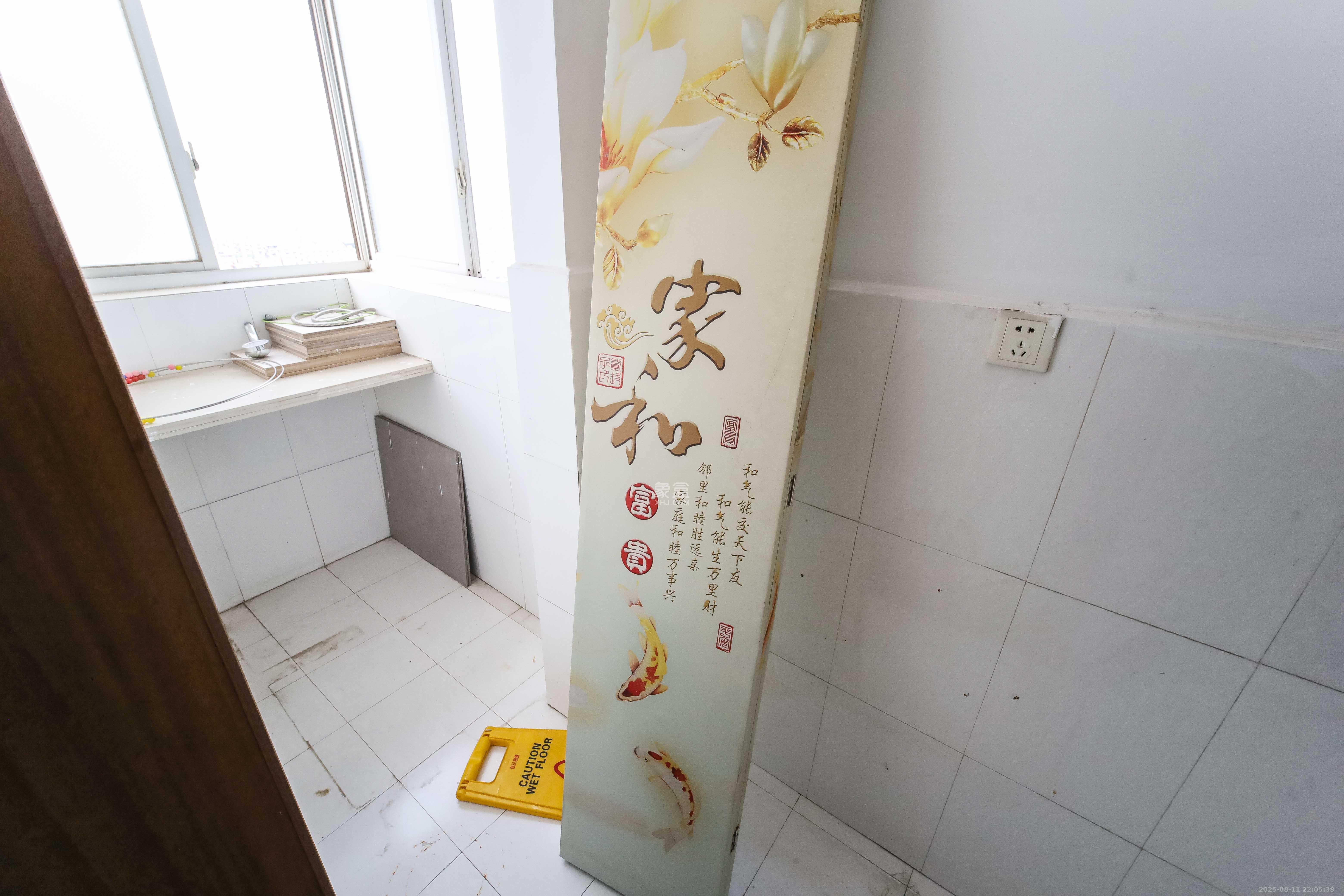 高桥现代商贸城  3室2厅1卫   99.00万阳台