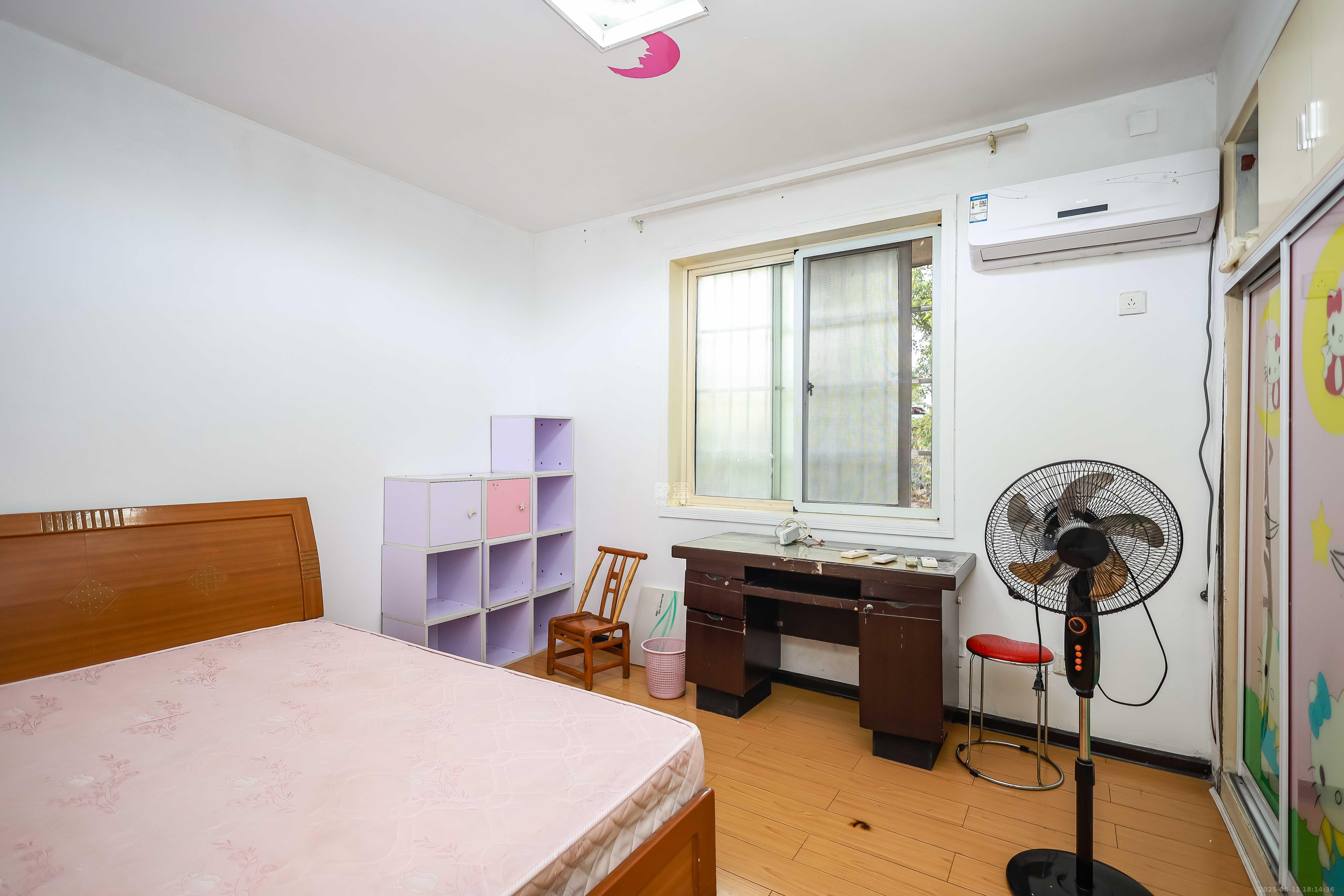 咸嘉新村悦峰园  3室2厅1卫    108.0万卧室