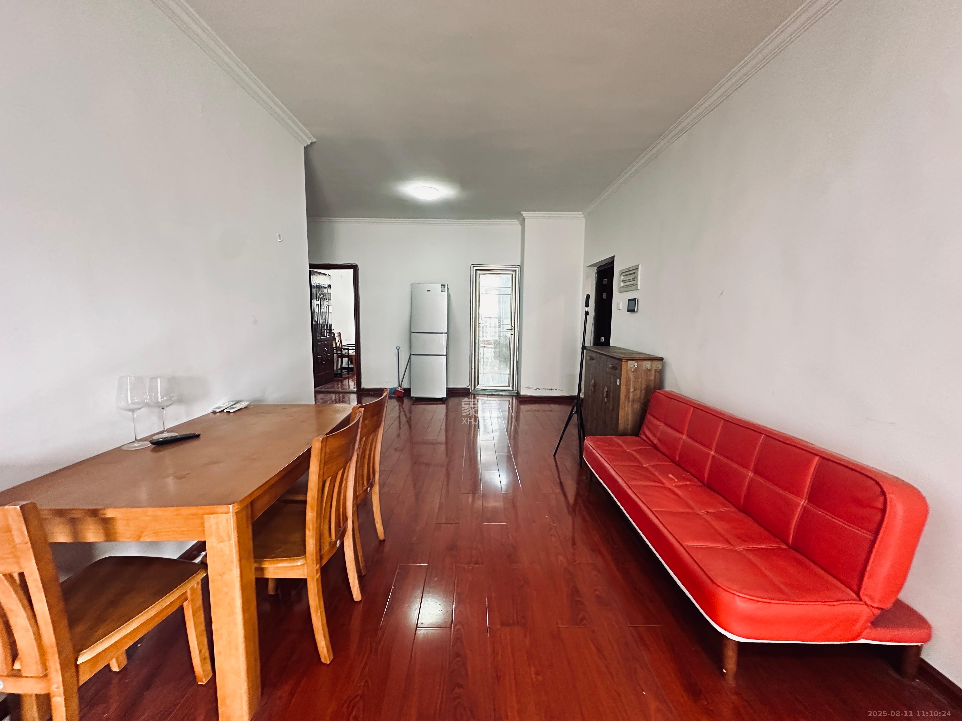 西山汇景一、二期  3室2厅2卫    3500.0元/月室内图