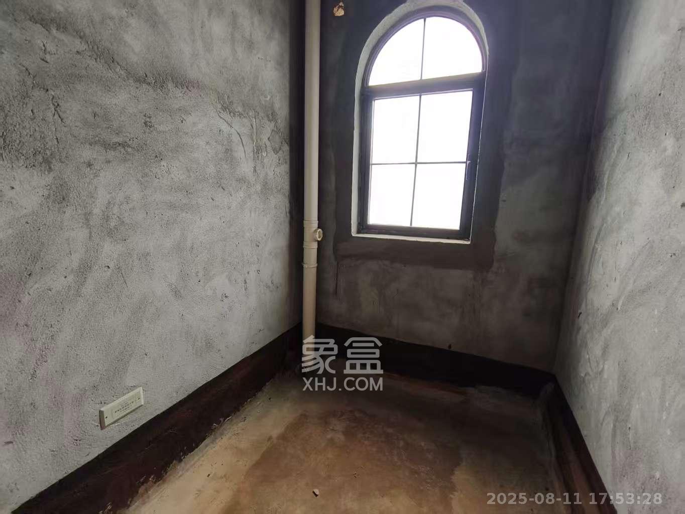 中粮北纬28°别墅  8室4厅4卫   8000.00元/月室内图
