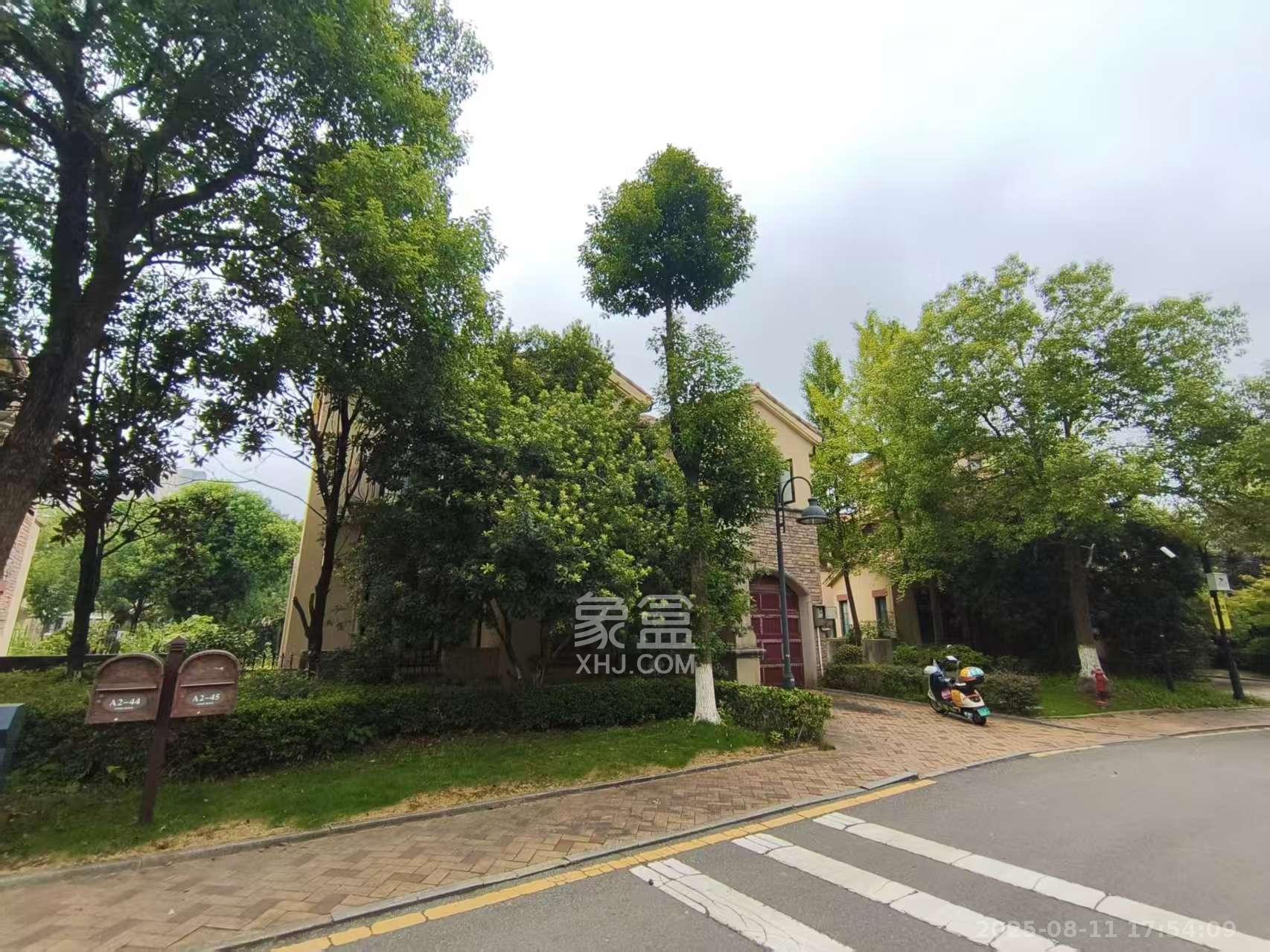中粮北纬28°别墅  8室4厅4卫   8000.00元/月室内图