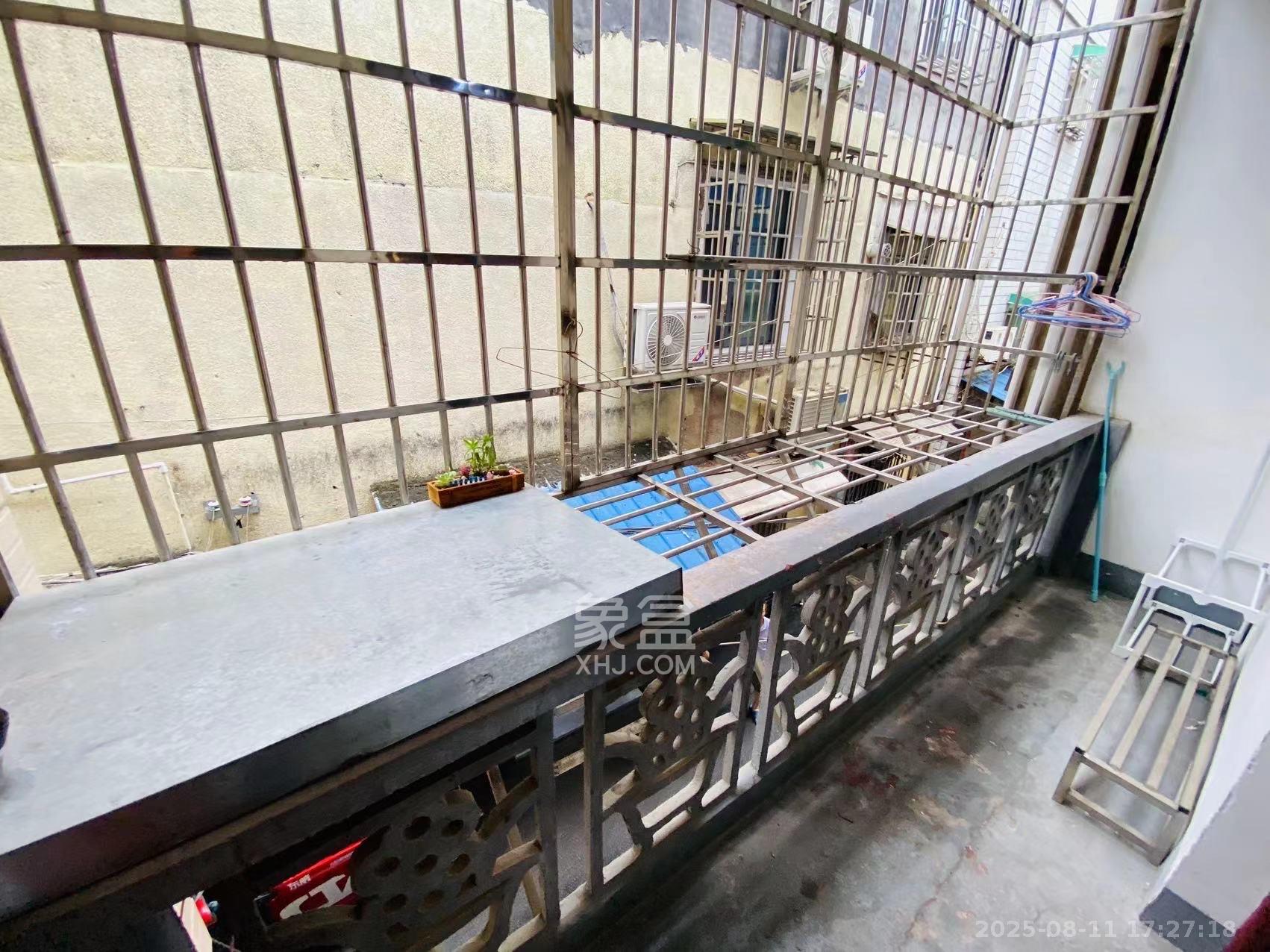 上碧湘街散盘 2室1厅1卫 1300.0元/月 上碧湘街散盘 2室1厅1卫 1300.0元/月室内图