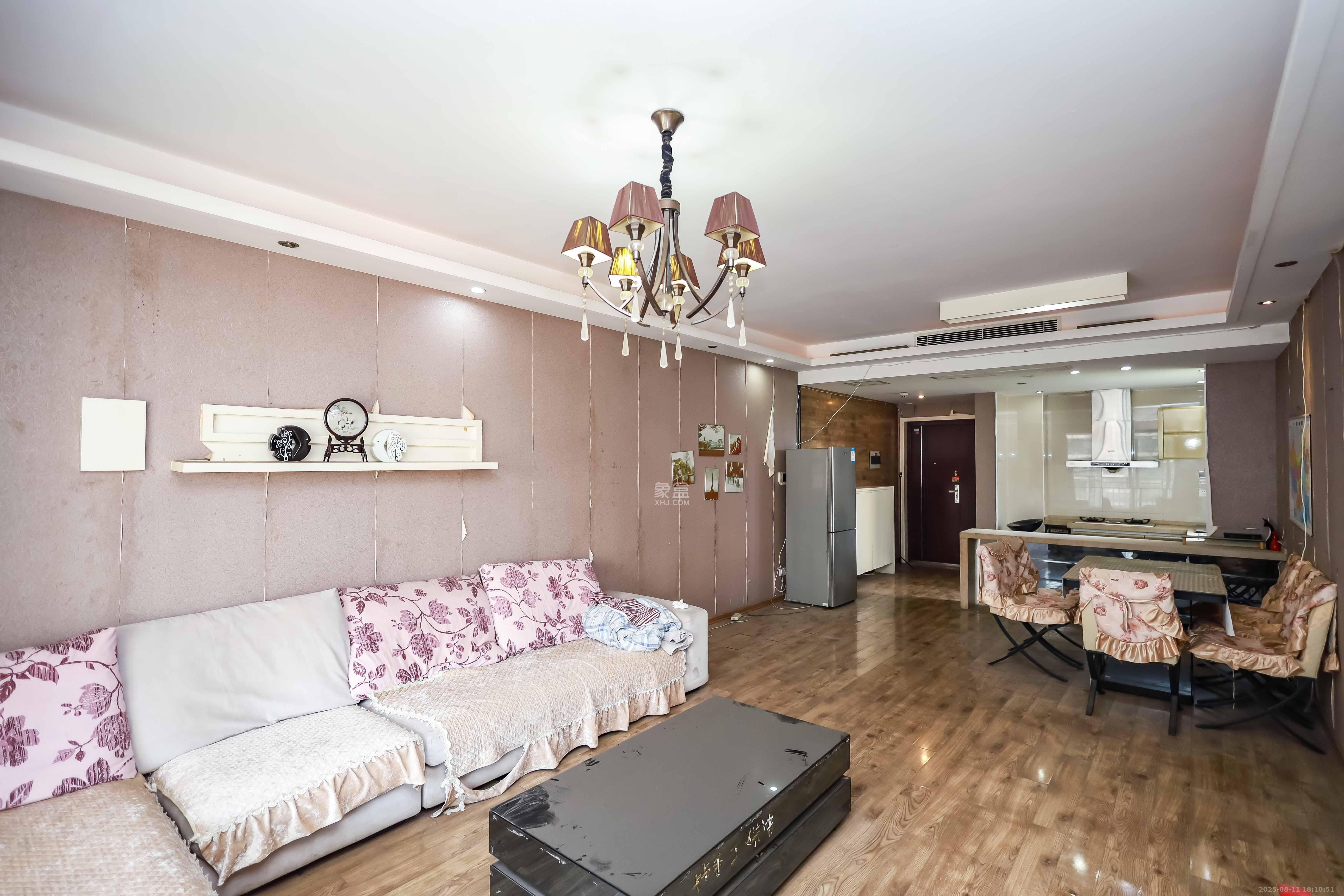 莱茵城  3室2厅2卫    108.0万 莱茵城  3室2厅2卫    108.0万客厅