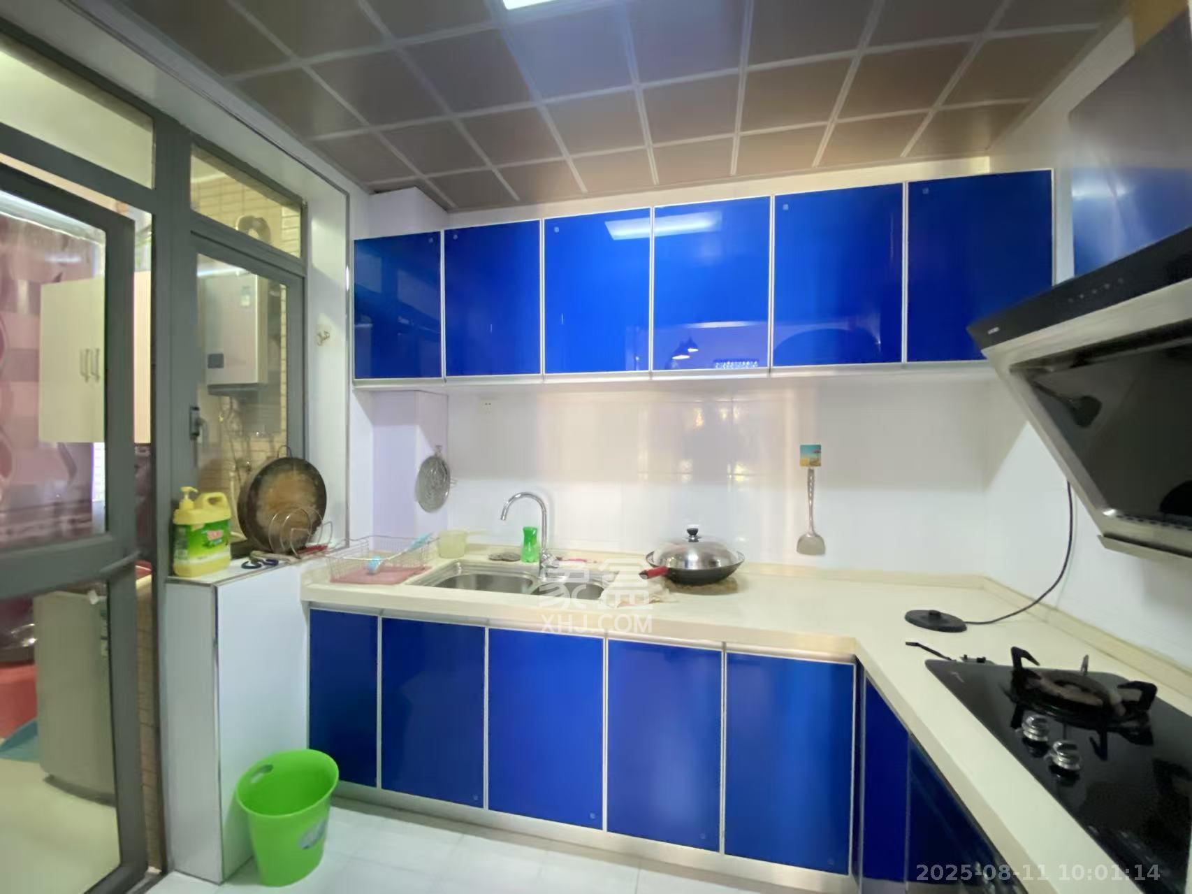 新城新世界一二三期  3室2厅2卫    2900.0元/月室内图