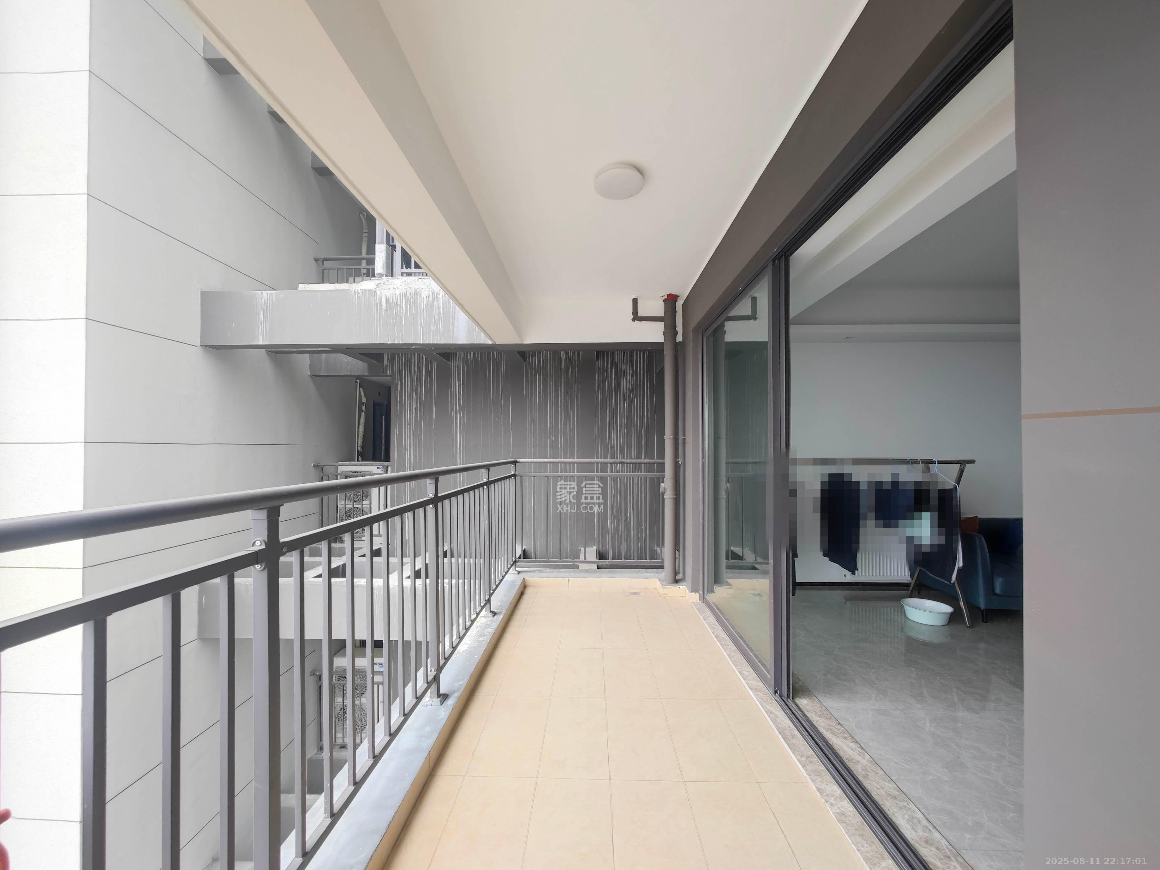 长房星城天地  4室2厅2卫    218.0万阳台