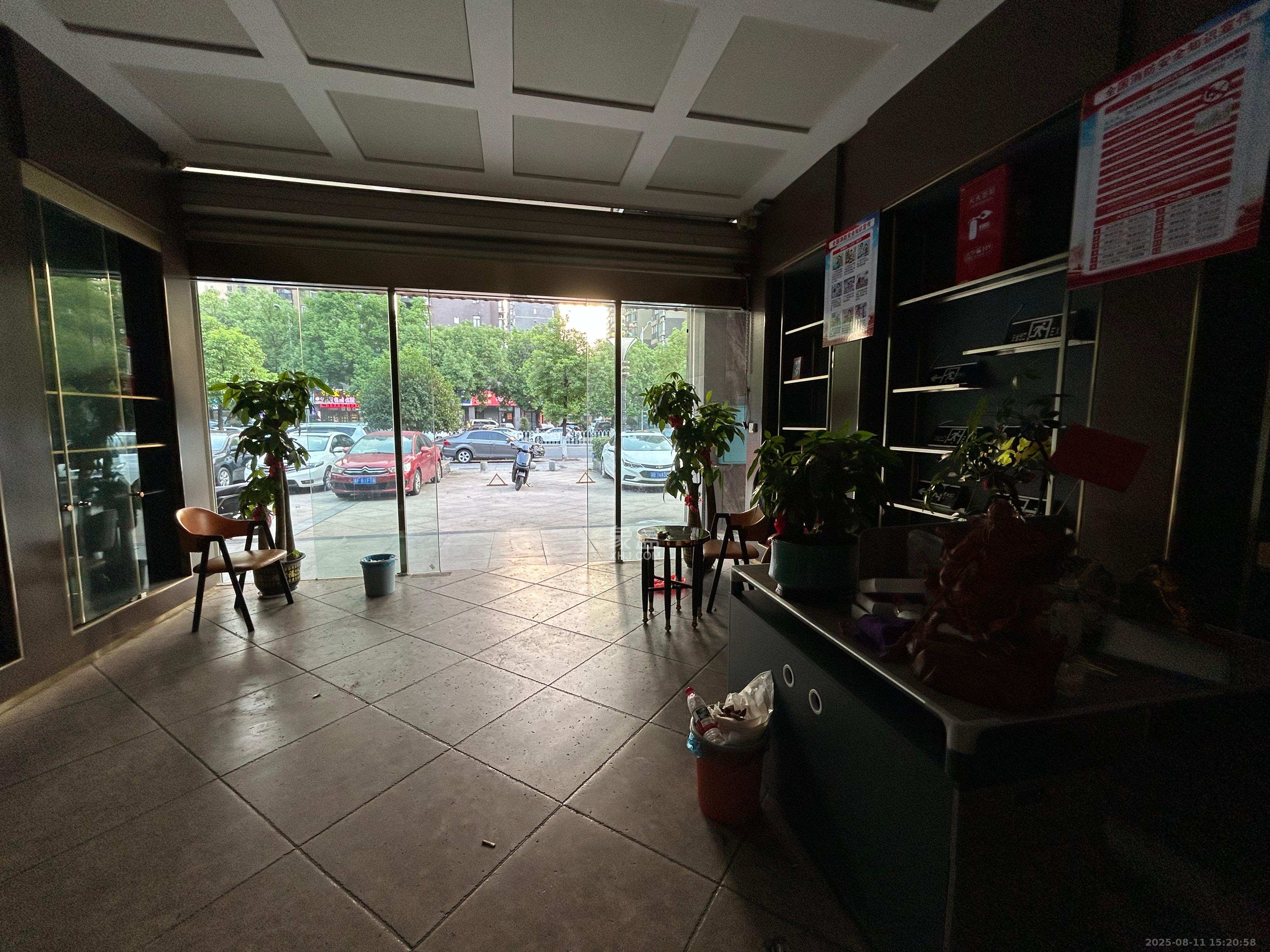 星城世家   60.0㎡      6800.0元/月室内图