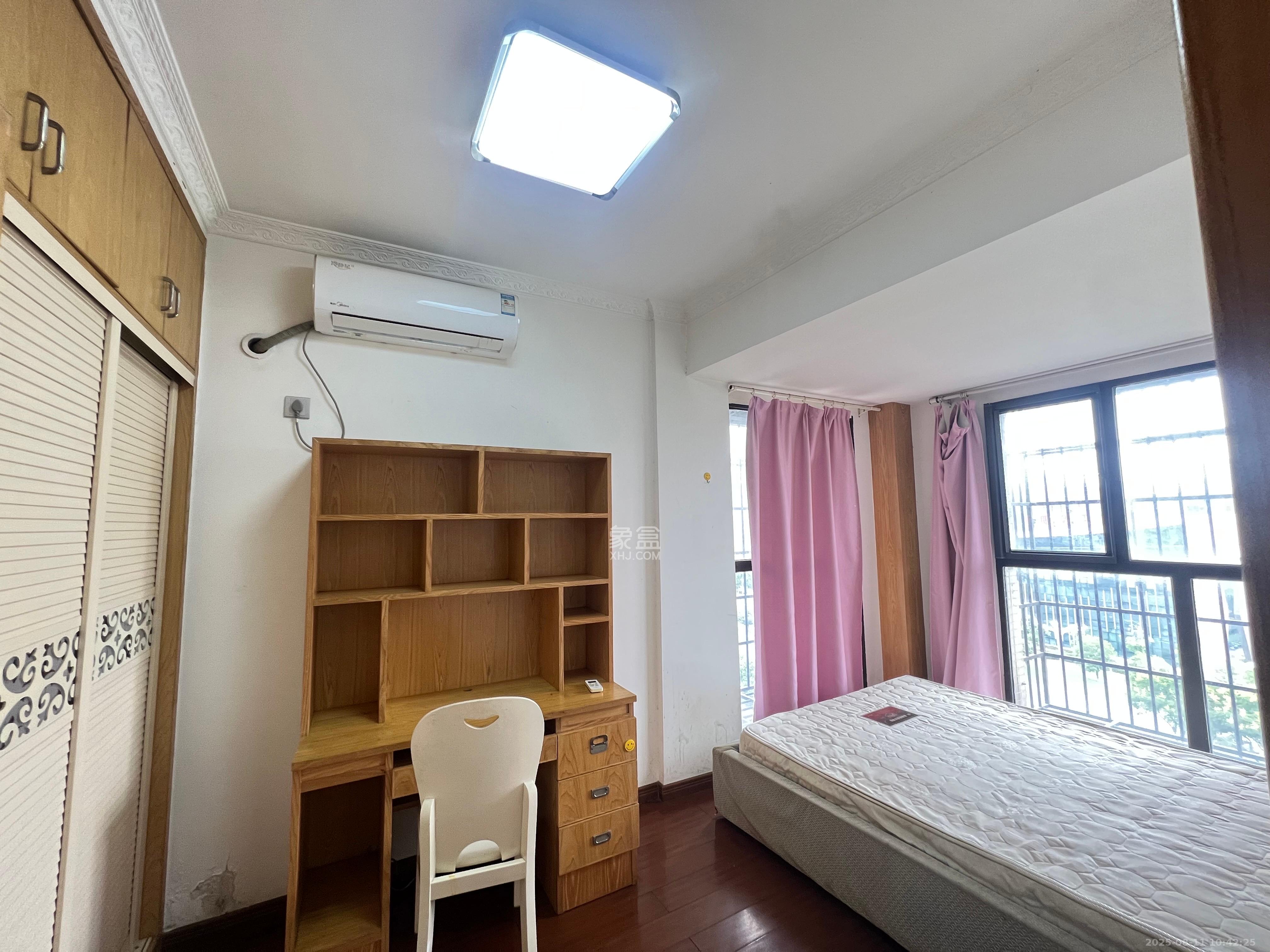 保利麓谷林语E区  3室2厅1卫   2300.00元/月室内图