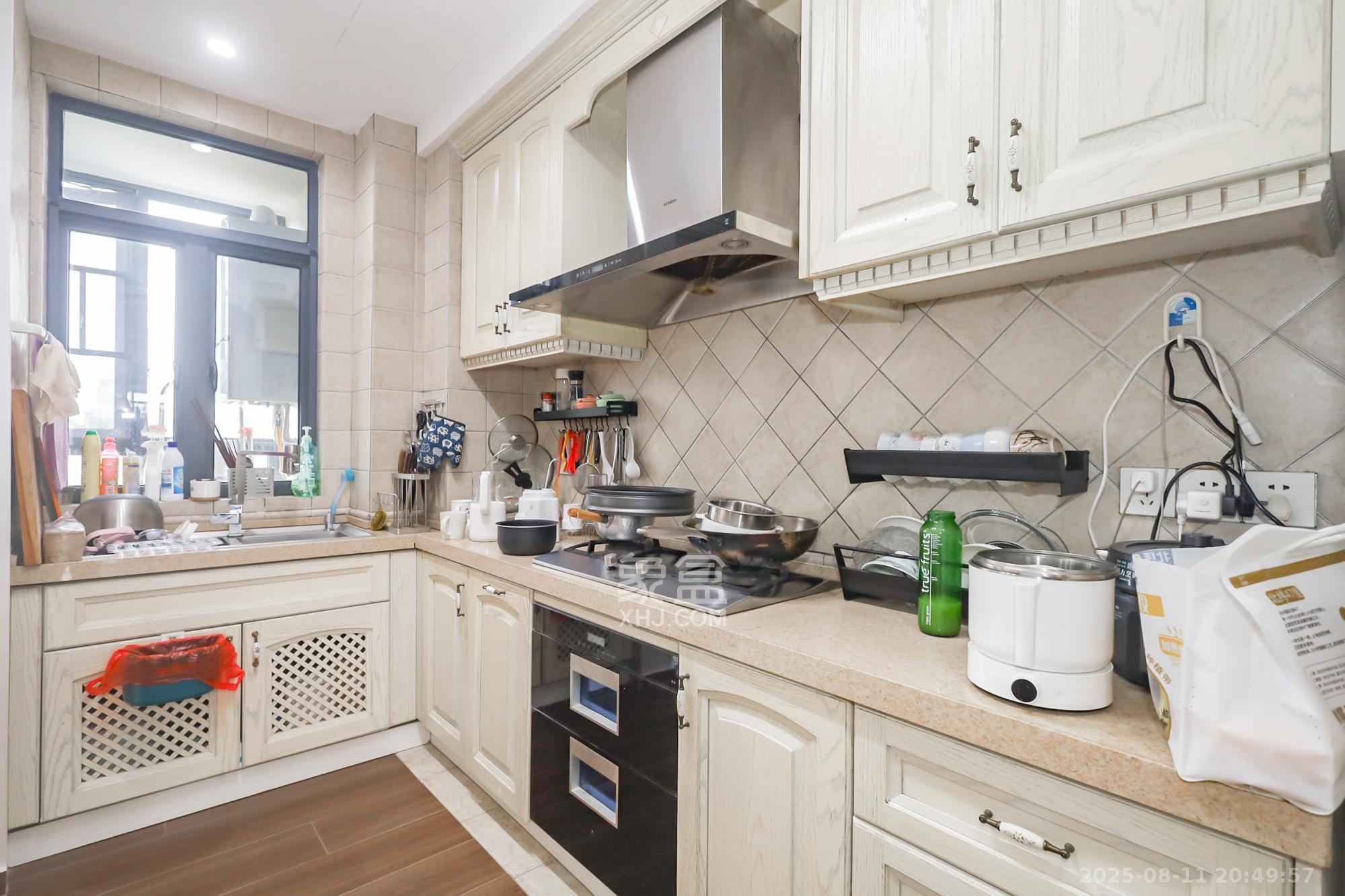 西山汇景一、二期  3室2厅2卫    196.0万厨房