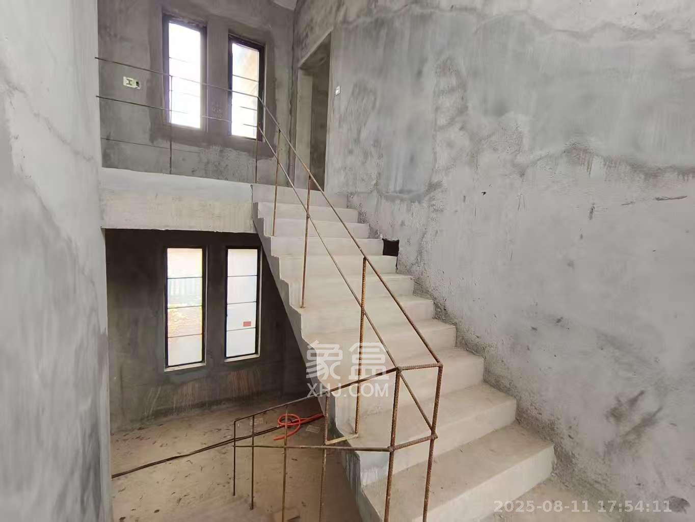 中粮北纬28°别墅  8室4厅4卫   8000.00元/月室内图